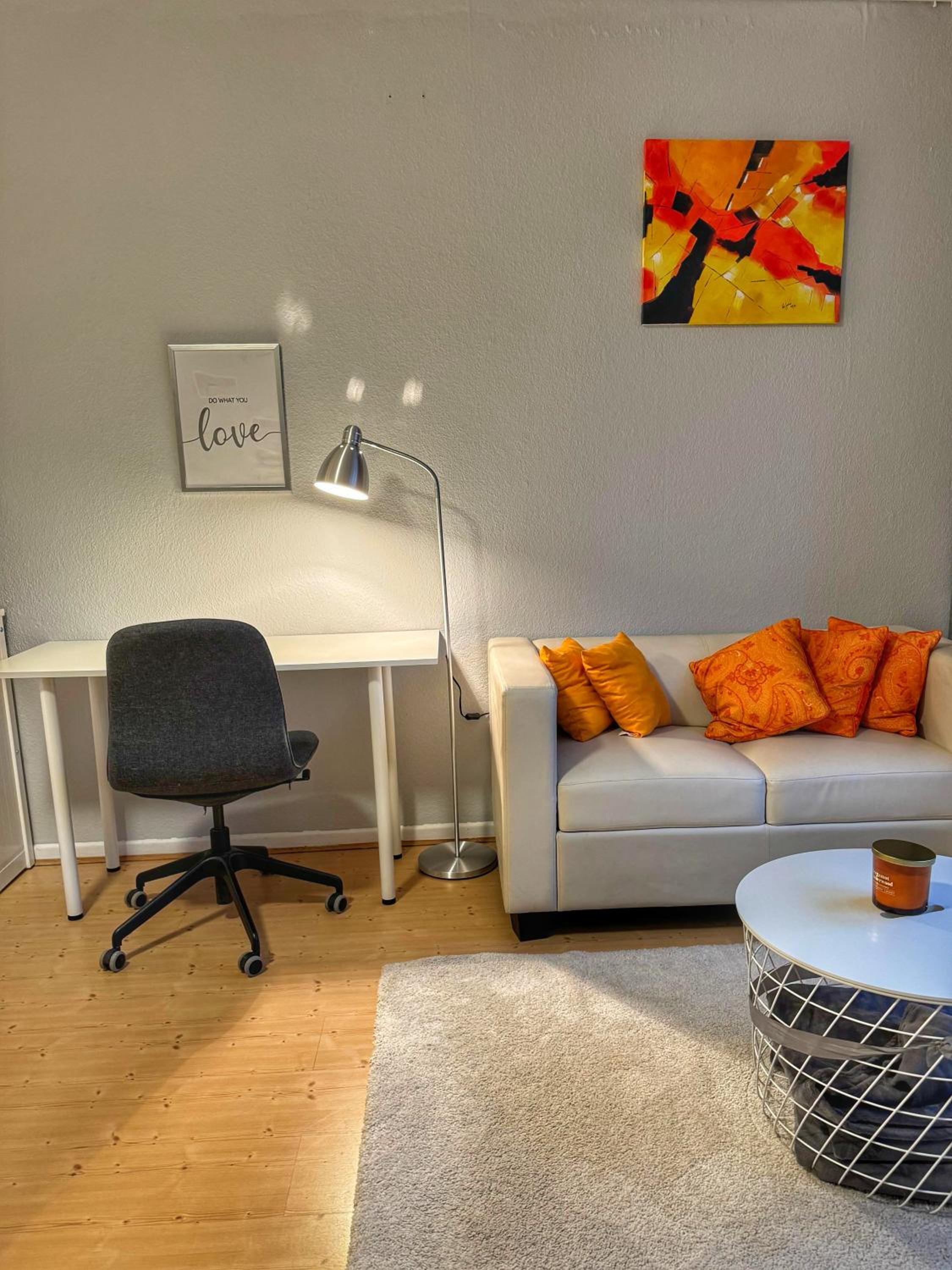 One-Bedroom Apartment - Photo 3