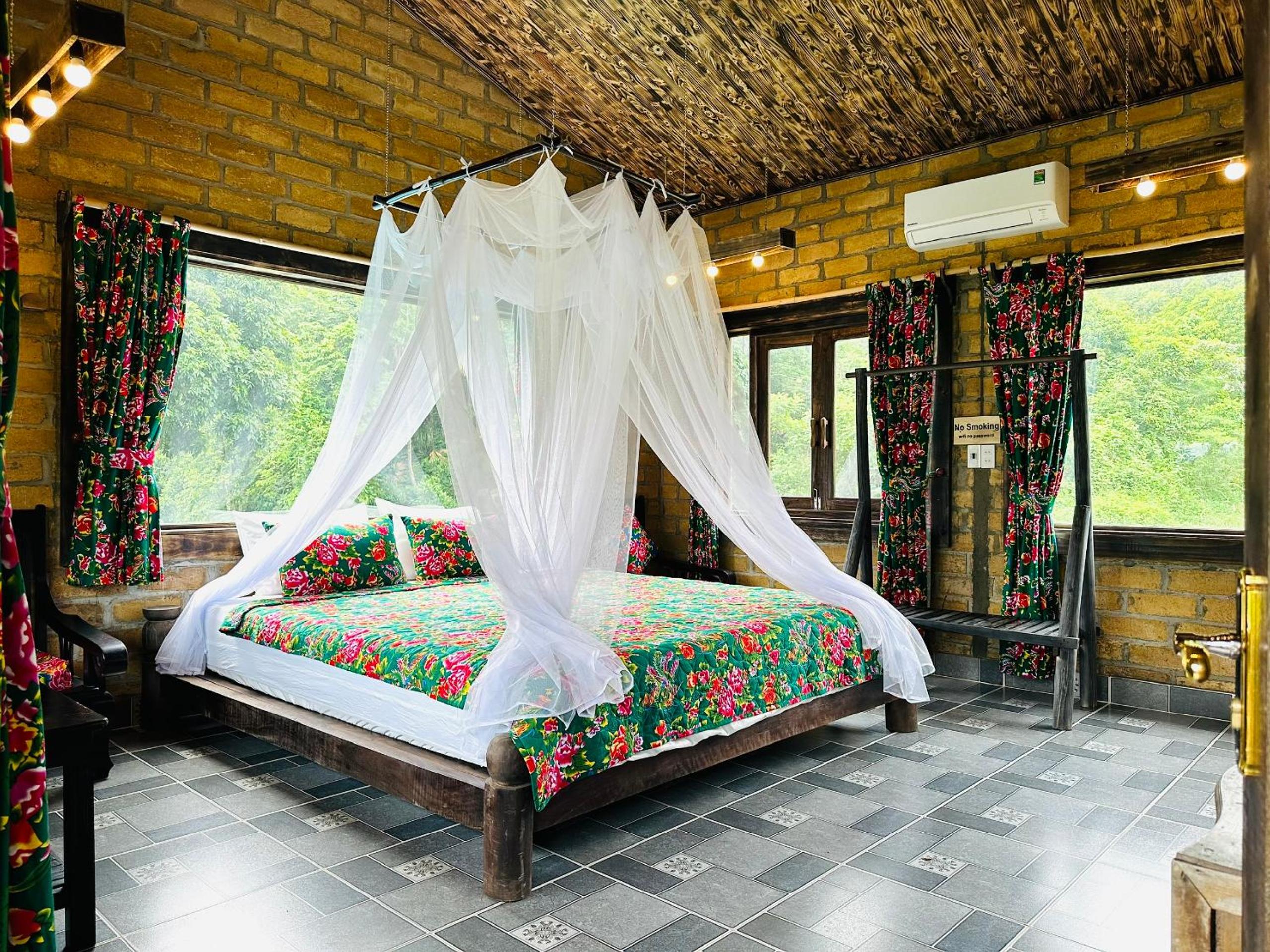 Deluxe Bungalow with Garden View photo 1