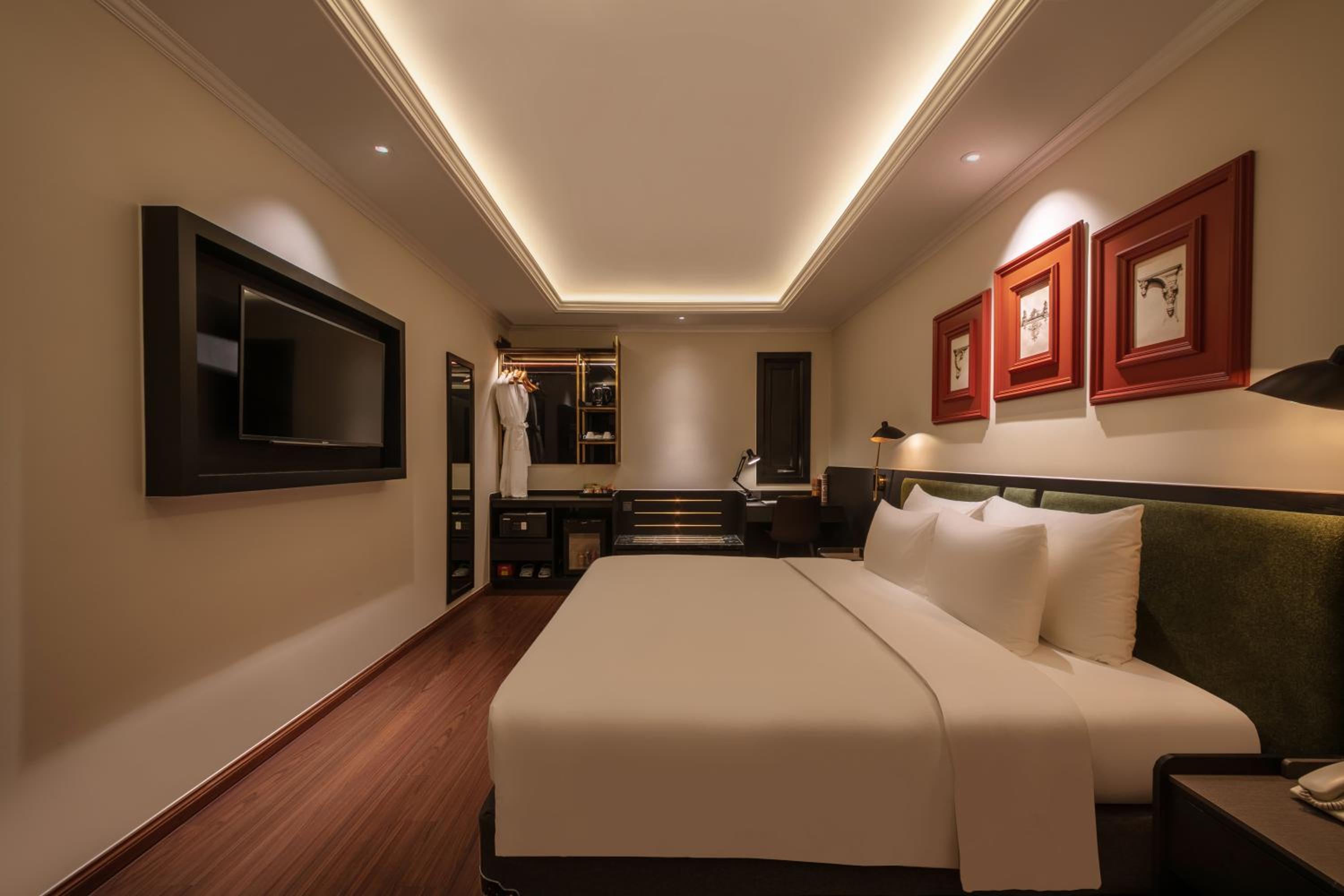 Deluxe Double Room, Bathtub - No window photo 1