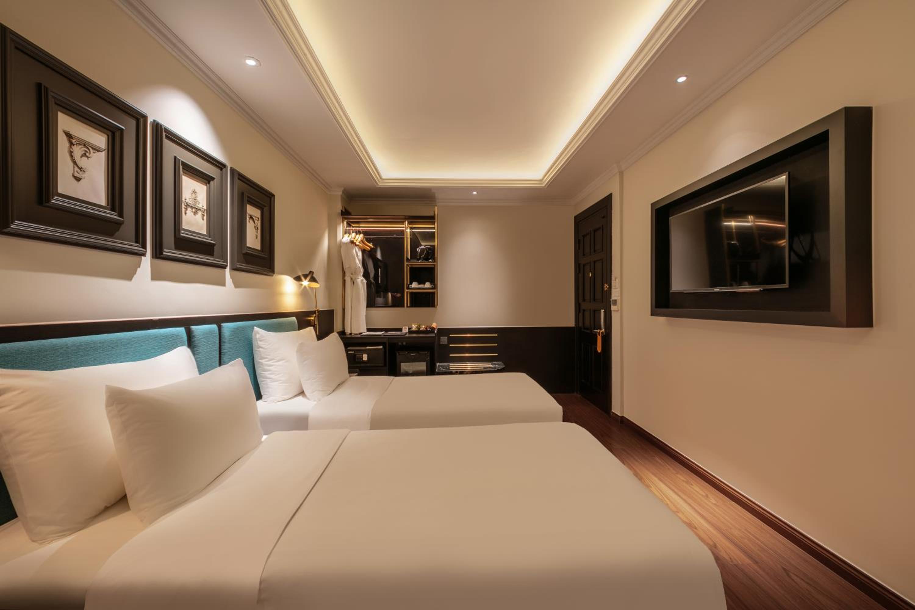 Superior Twin Room - No Window photo 2