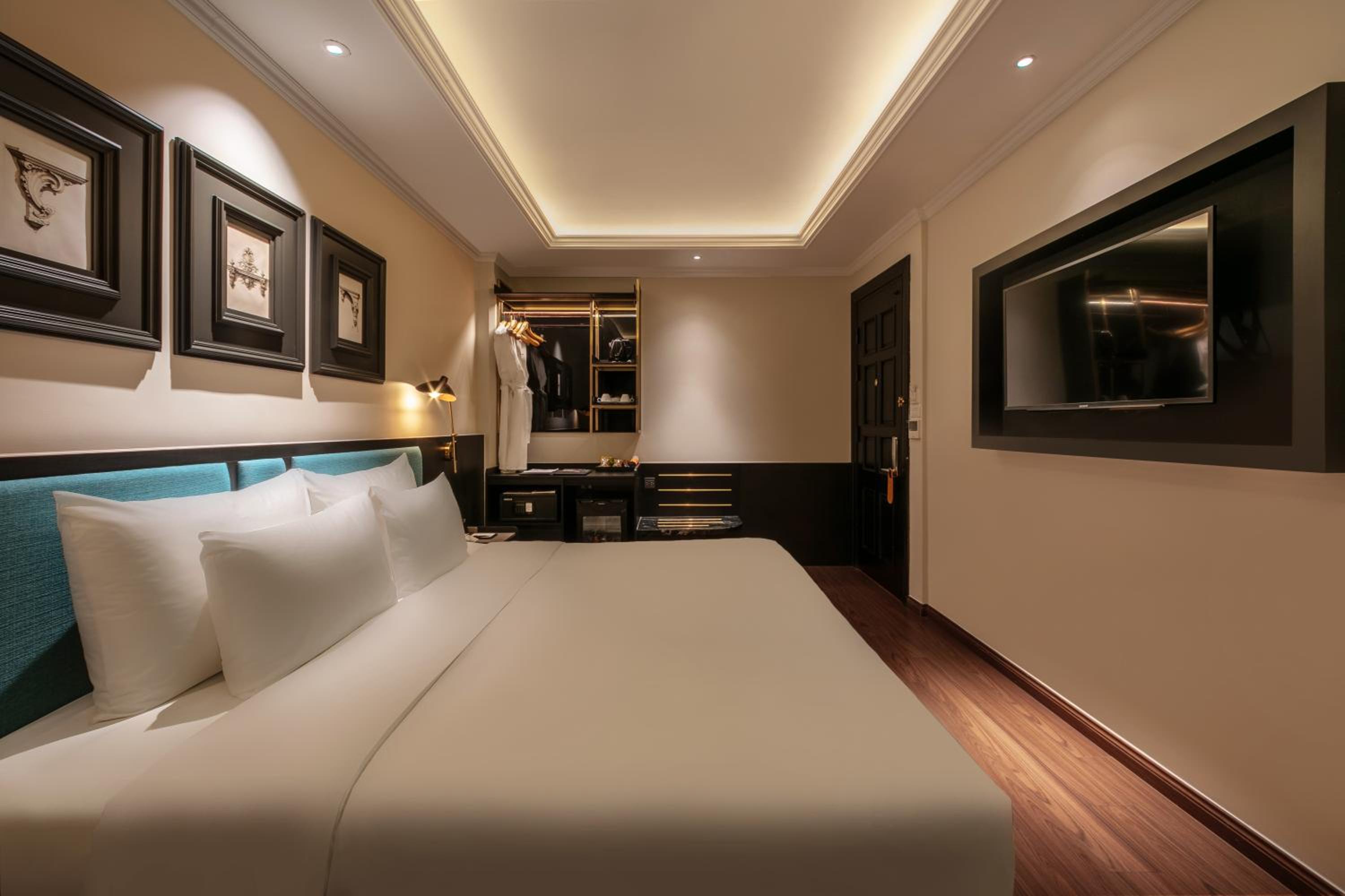 Superior Double Room - No Window photo 3