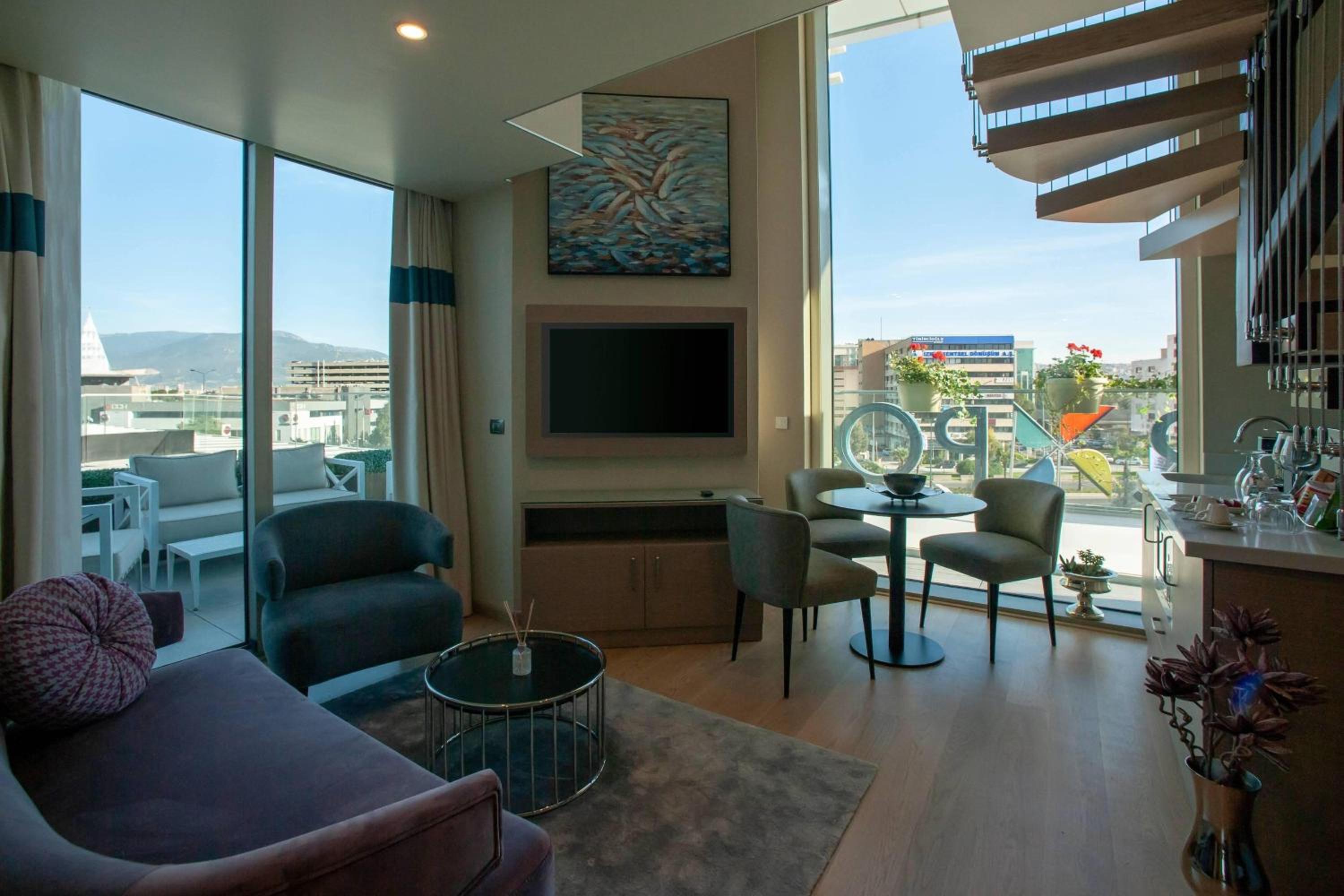 Loft Suite thumbnail 6