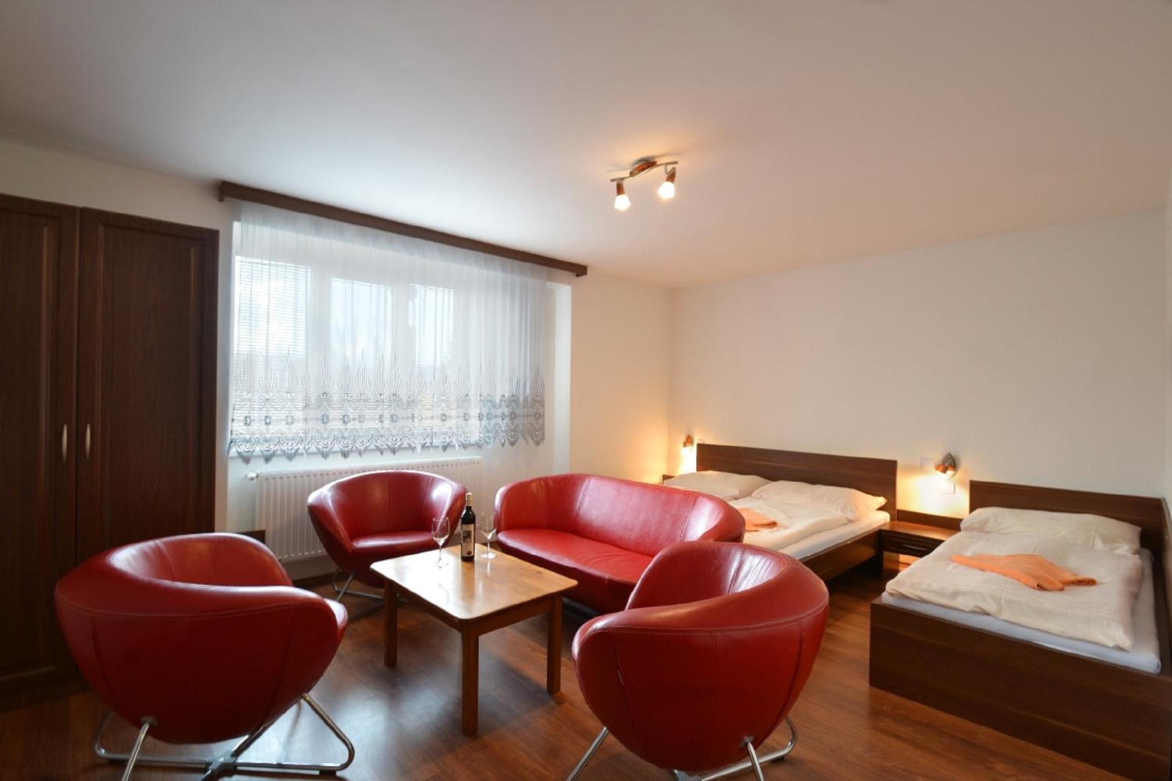 Family Studio (5Adults)