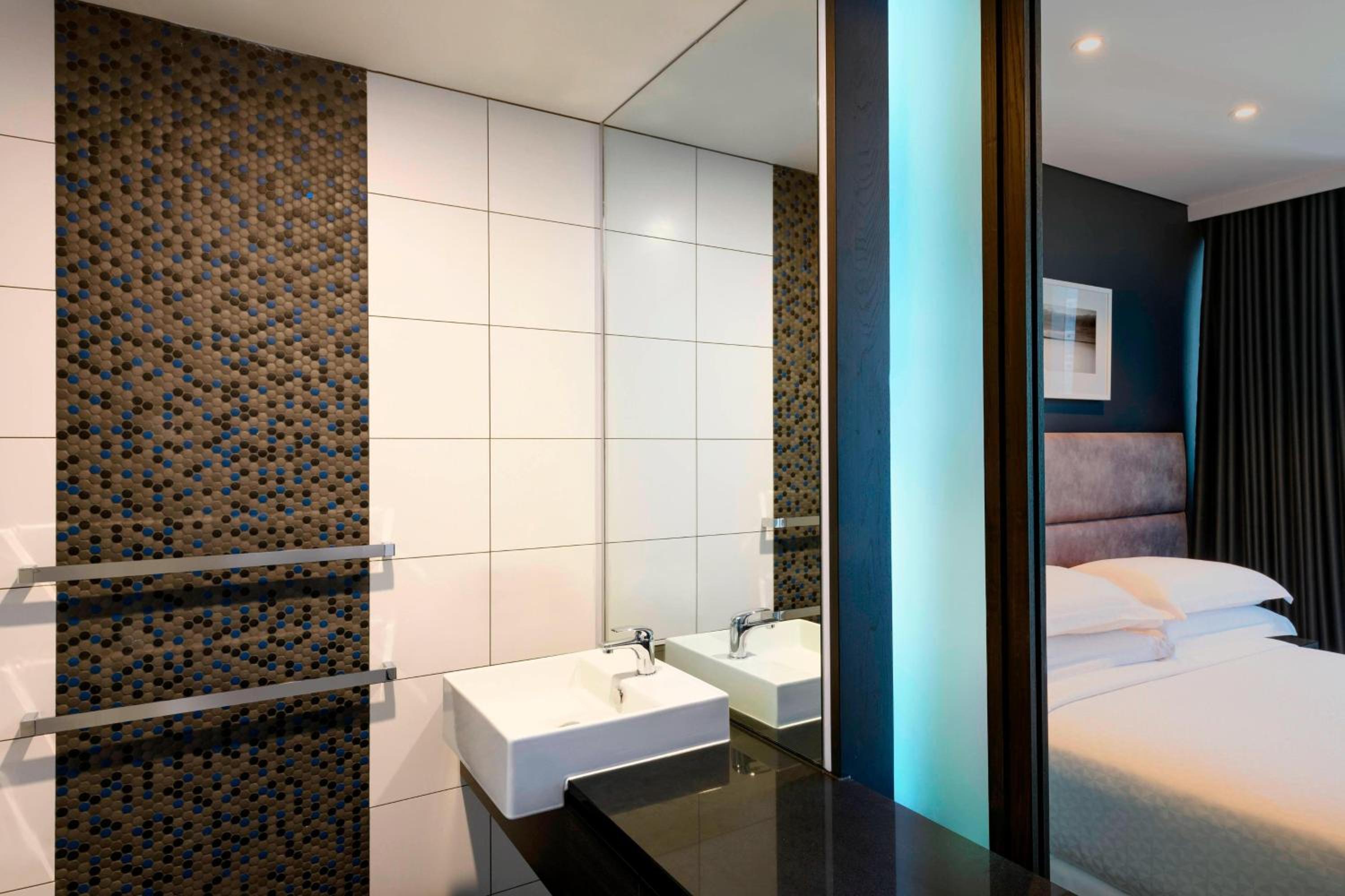 Superior Sky Tower Room with King Bed photo 3