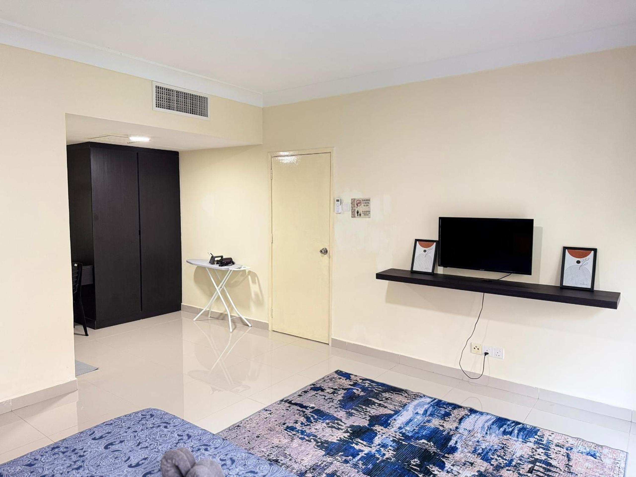 One-Bedroom Apartment photo 3