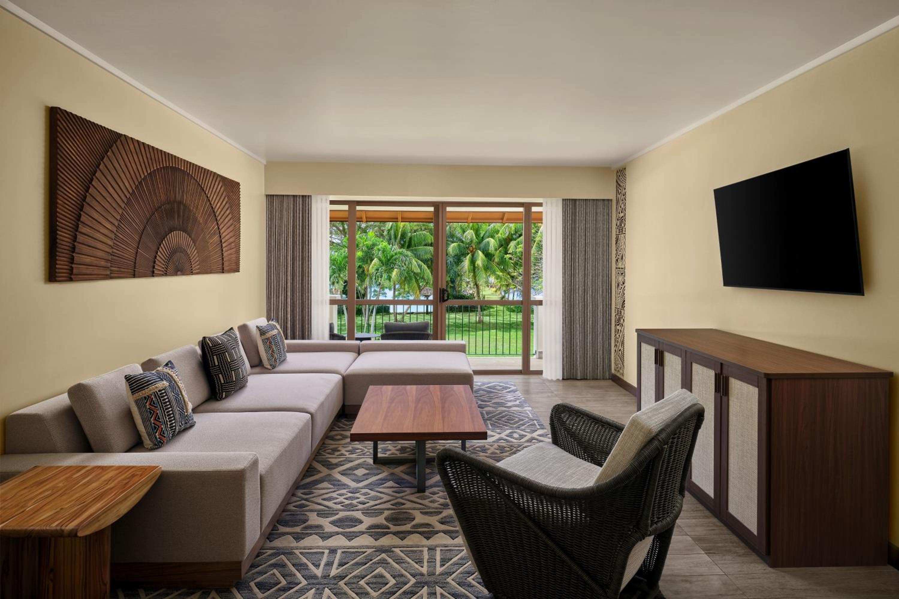 One Bedroom King Suite with Oceanfront View photo 2