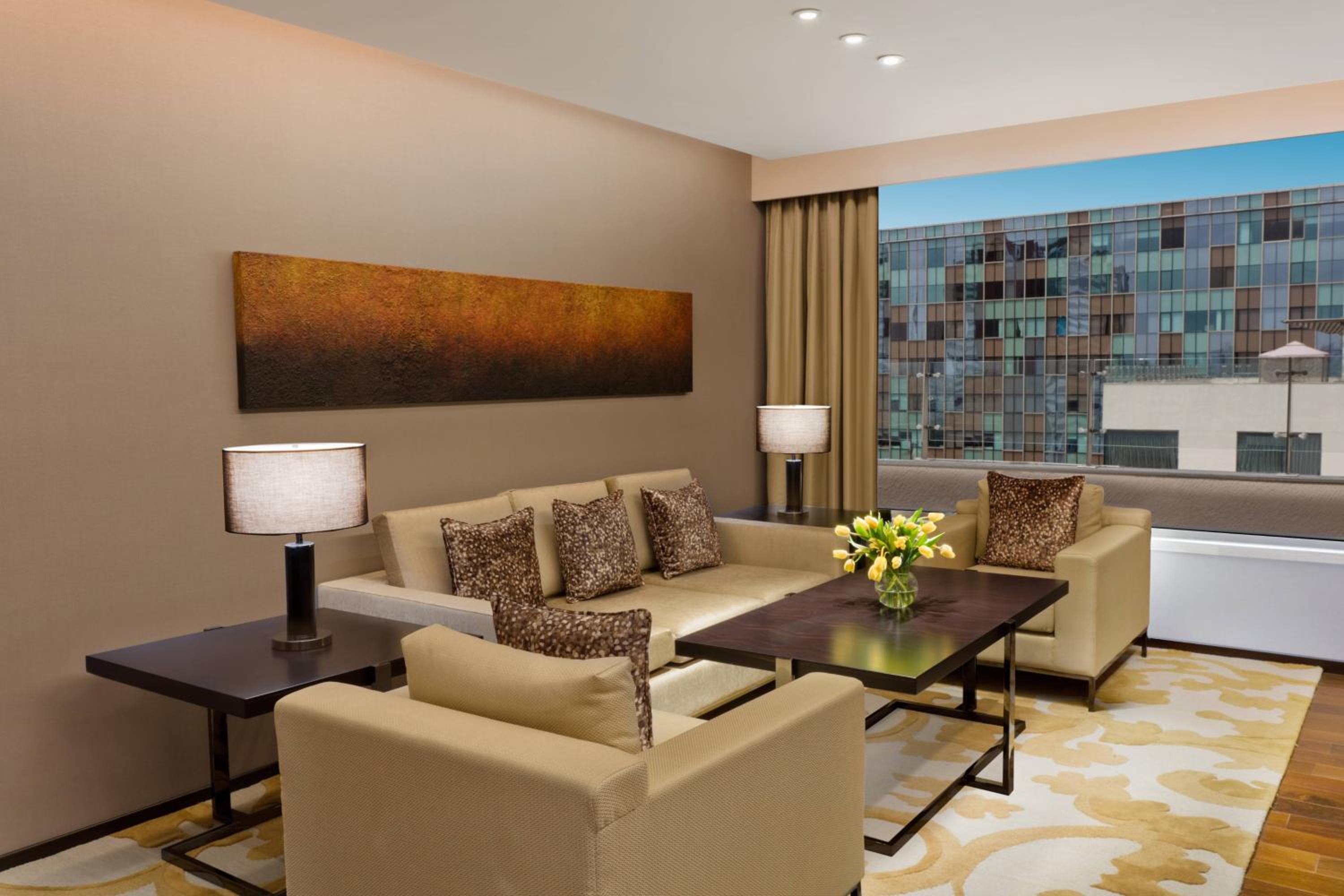Executive Suite with Club Lounge Access - Photo 4