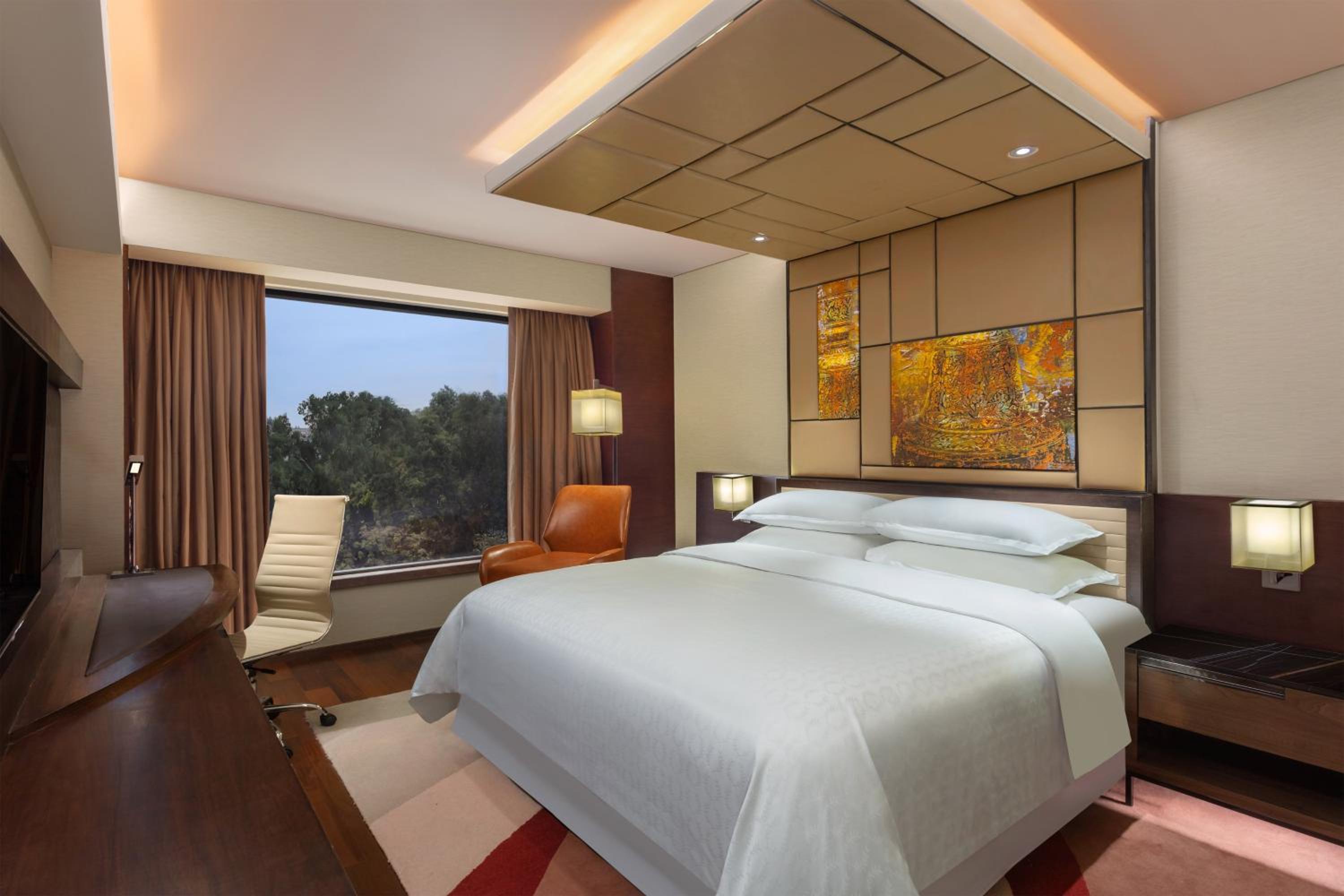 Junior Suite with Club Lounge Access - Photo 5