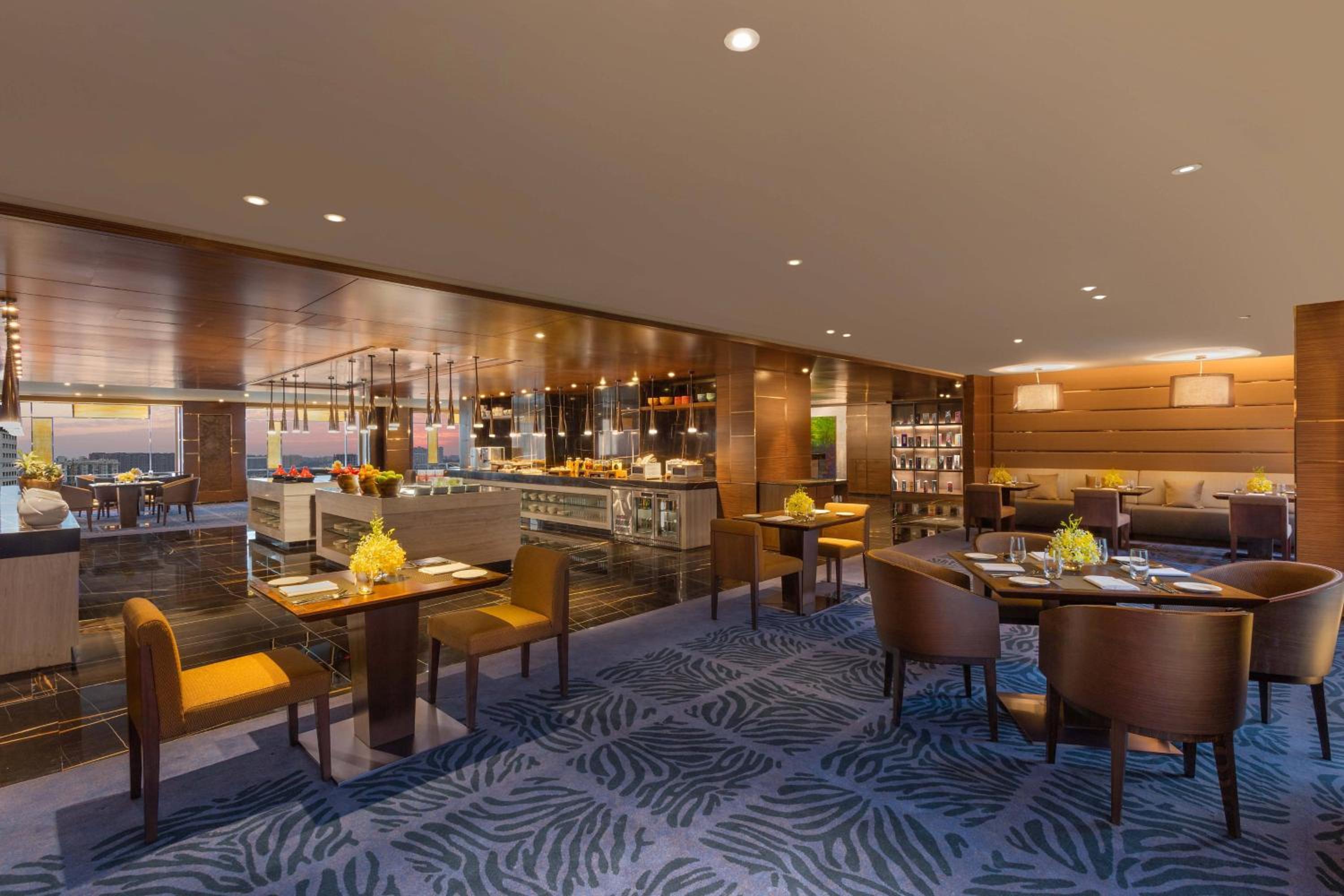 Sheraton Club Twin Bed with Club lounge access - Photo 9