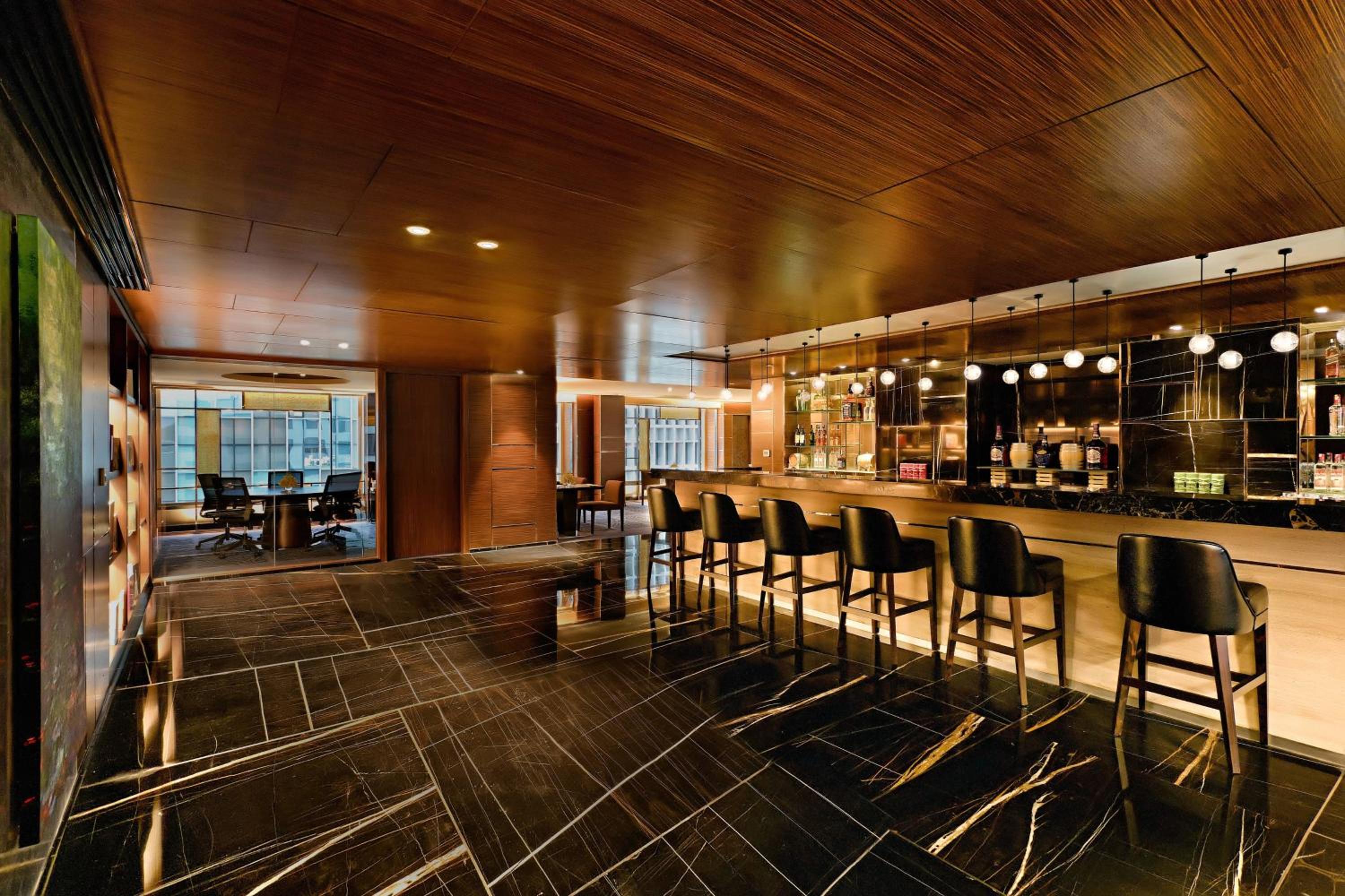 Sheraton Club Twin Bed with Club lounge access - Photo 4