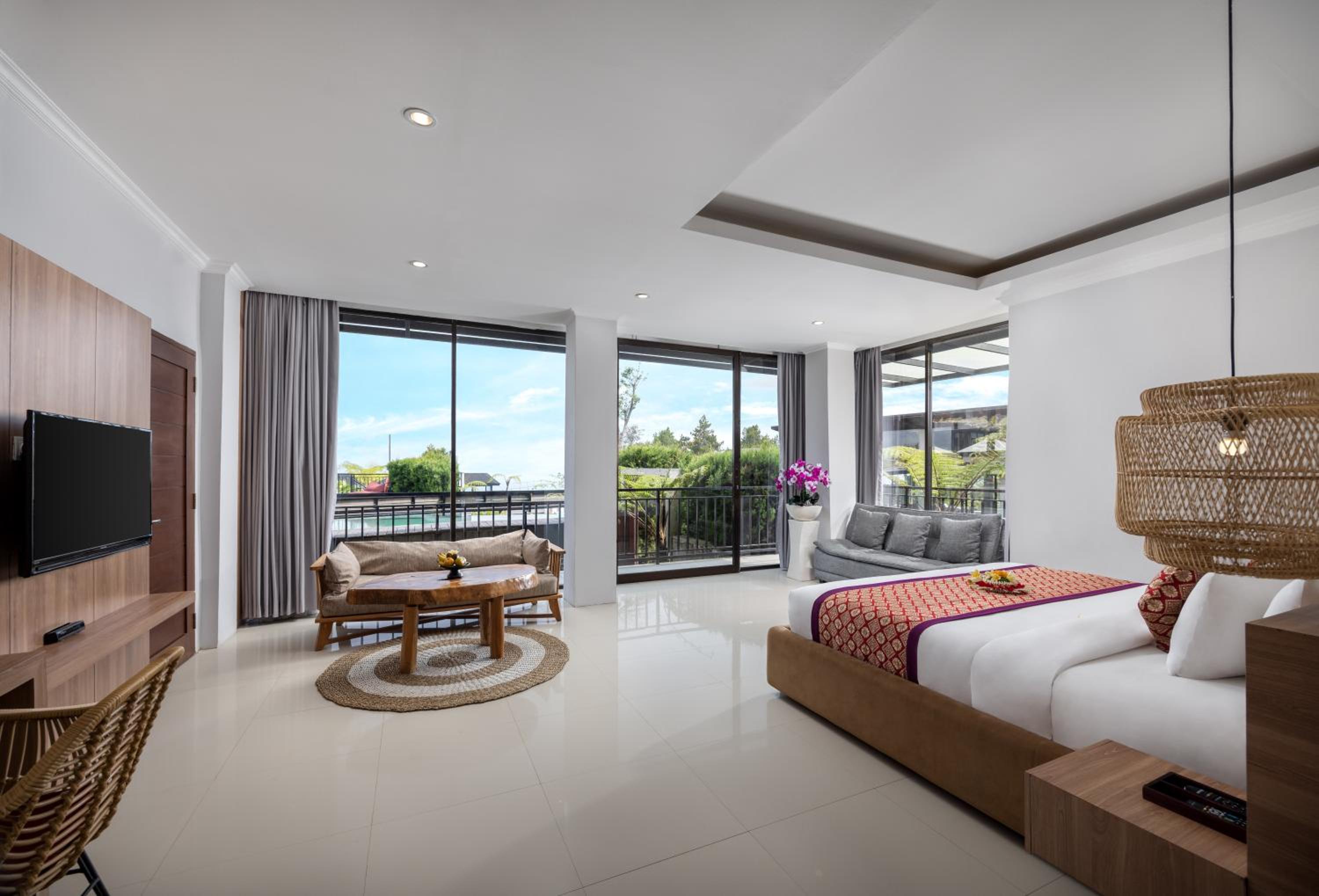 Suite Pool View