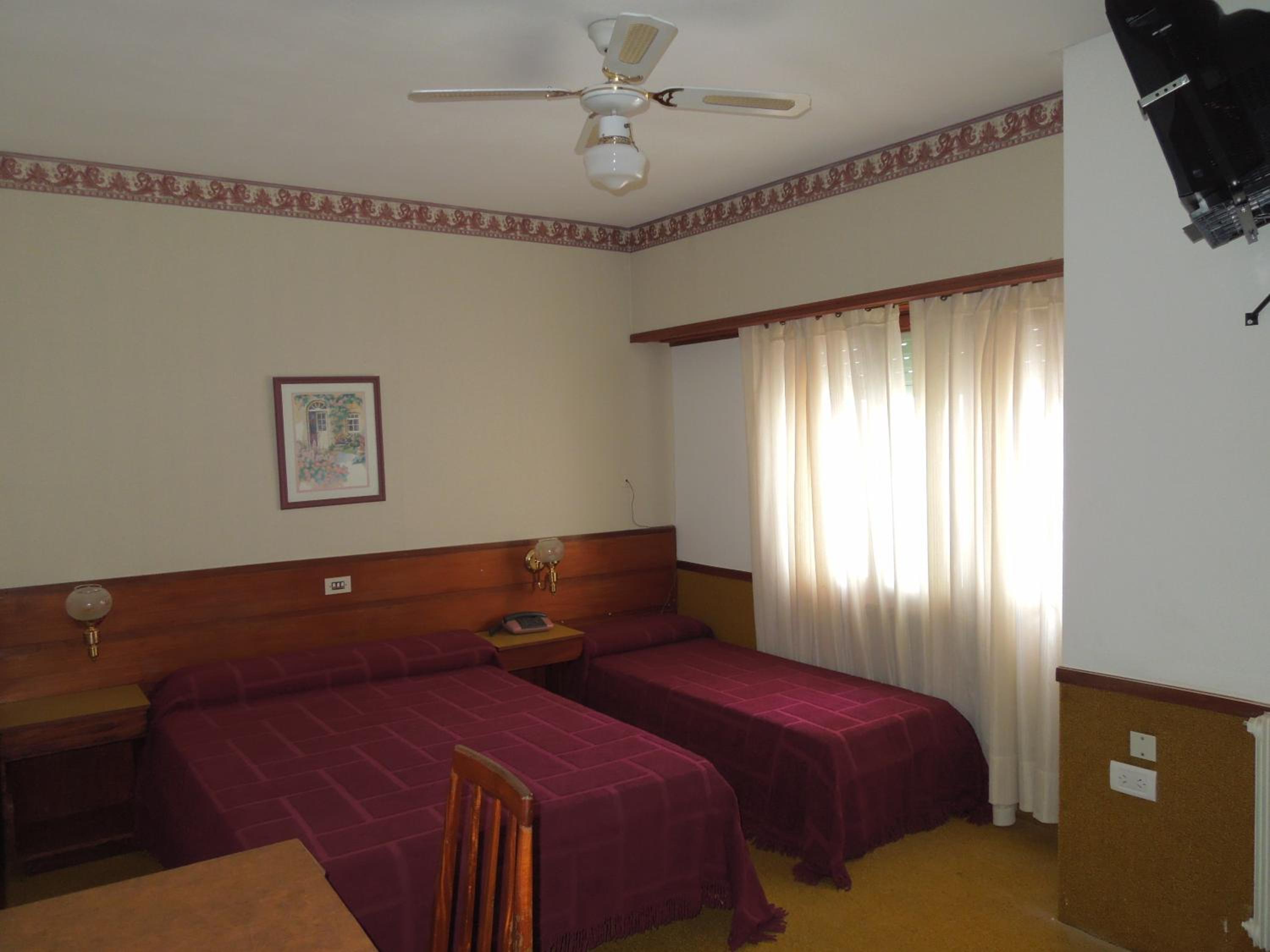 Basic Triple Room photo 1