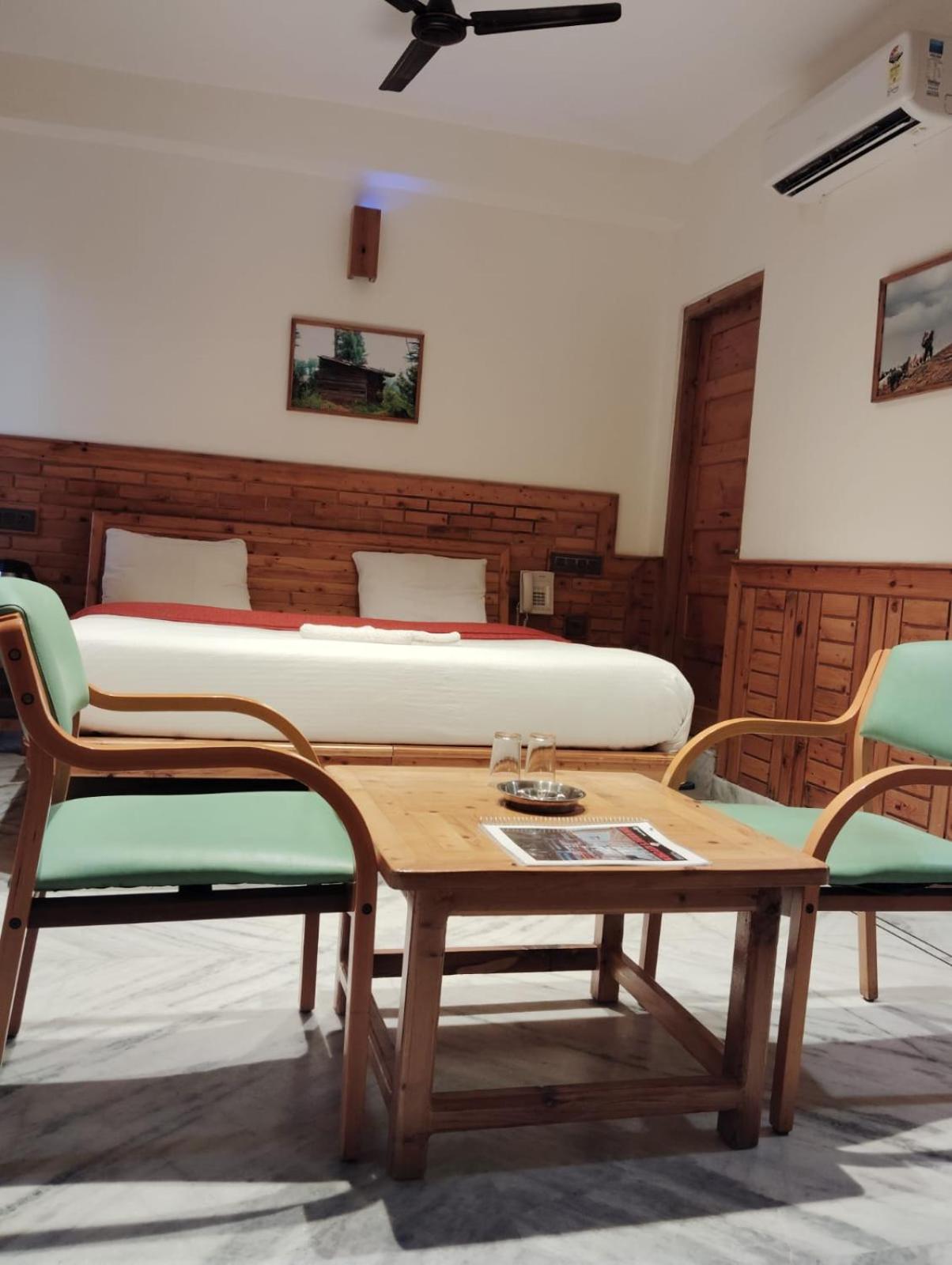 Deluxe Double Room with Balcony photo 2