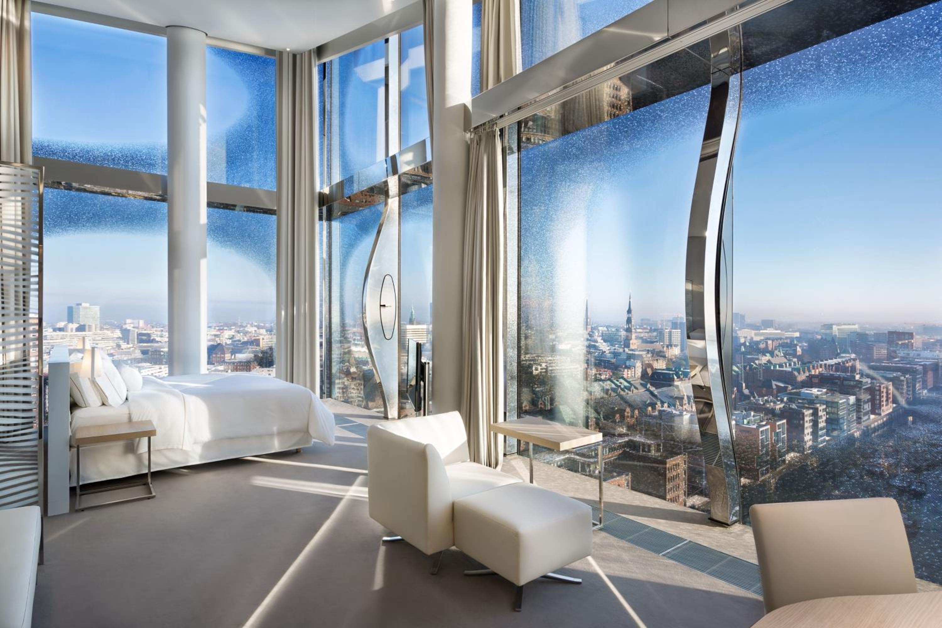 Panorama Suite with City and Water View