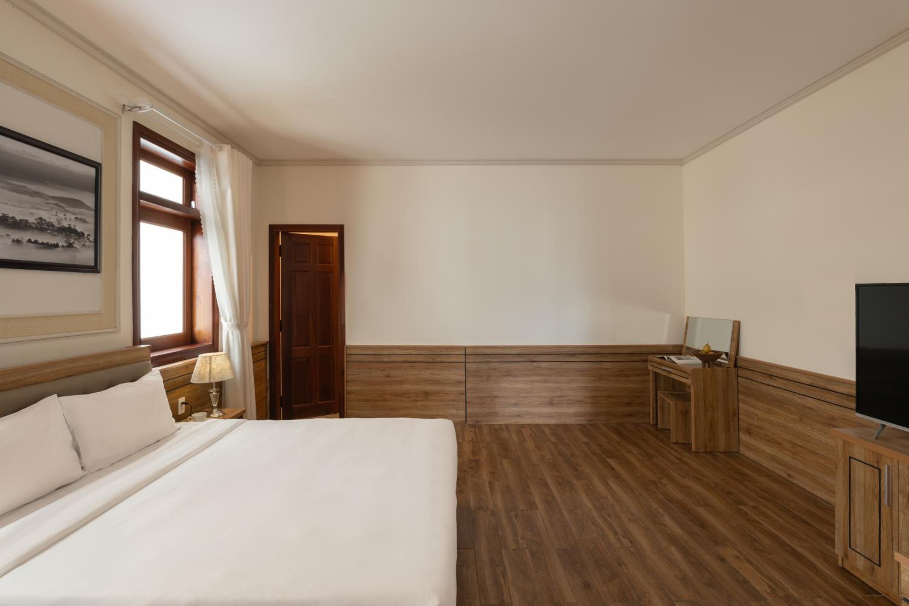 Standard Double Room - Photo 16