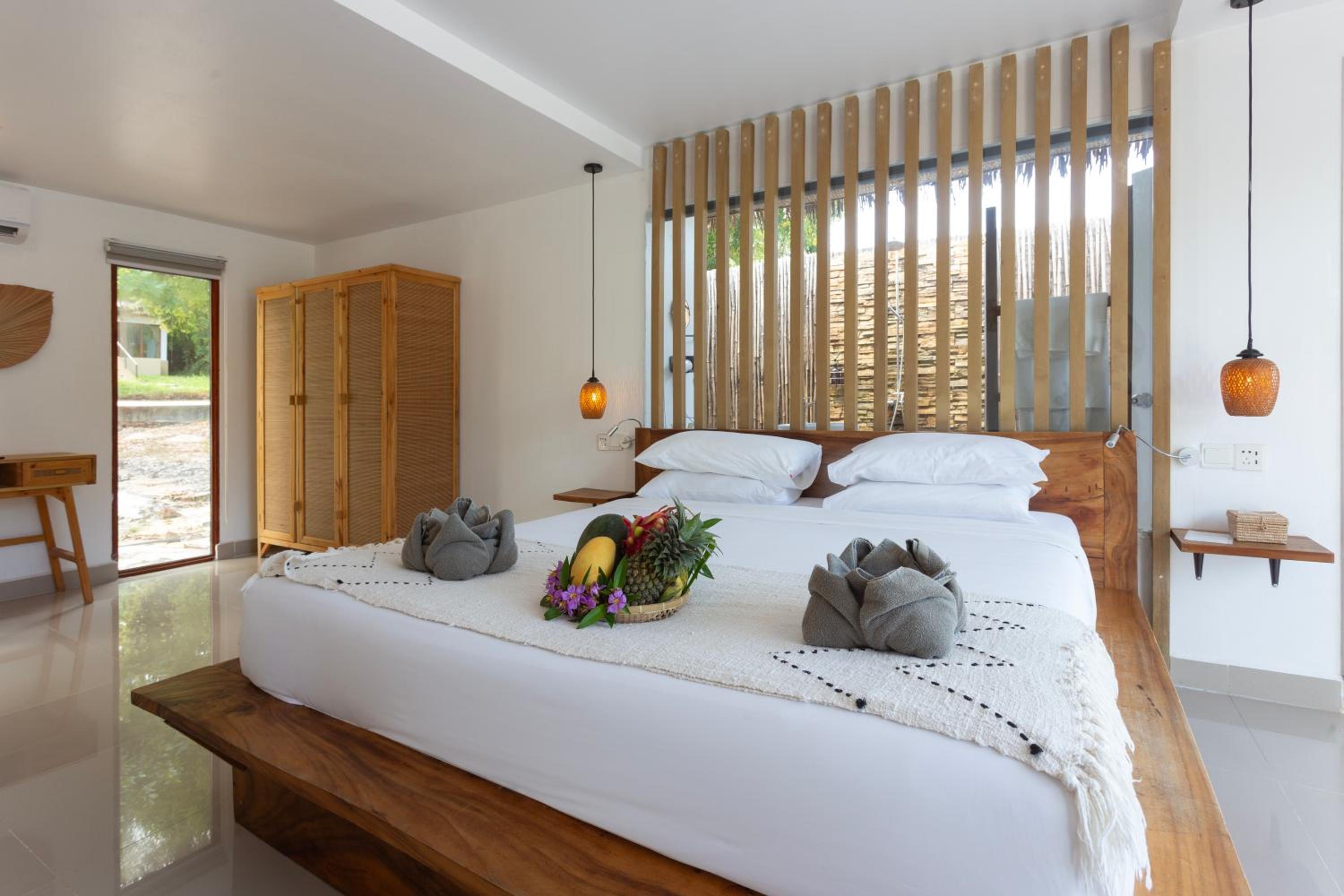 Deluxe Double Room with Balcony and Sea View - Photo 3
