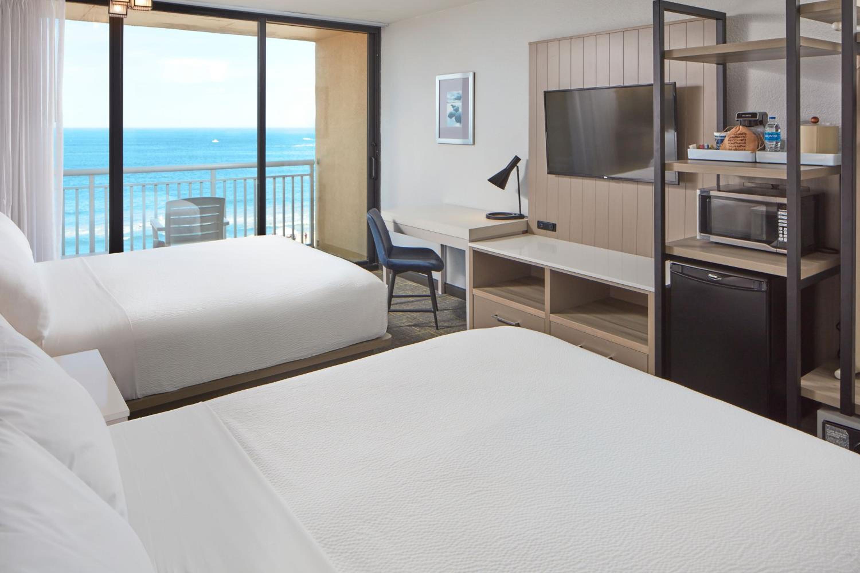 Guest room, 2 Queen, Oceanfront, Balcony - Photo 3