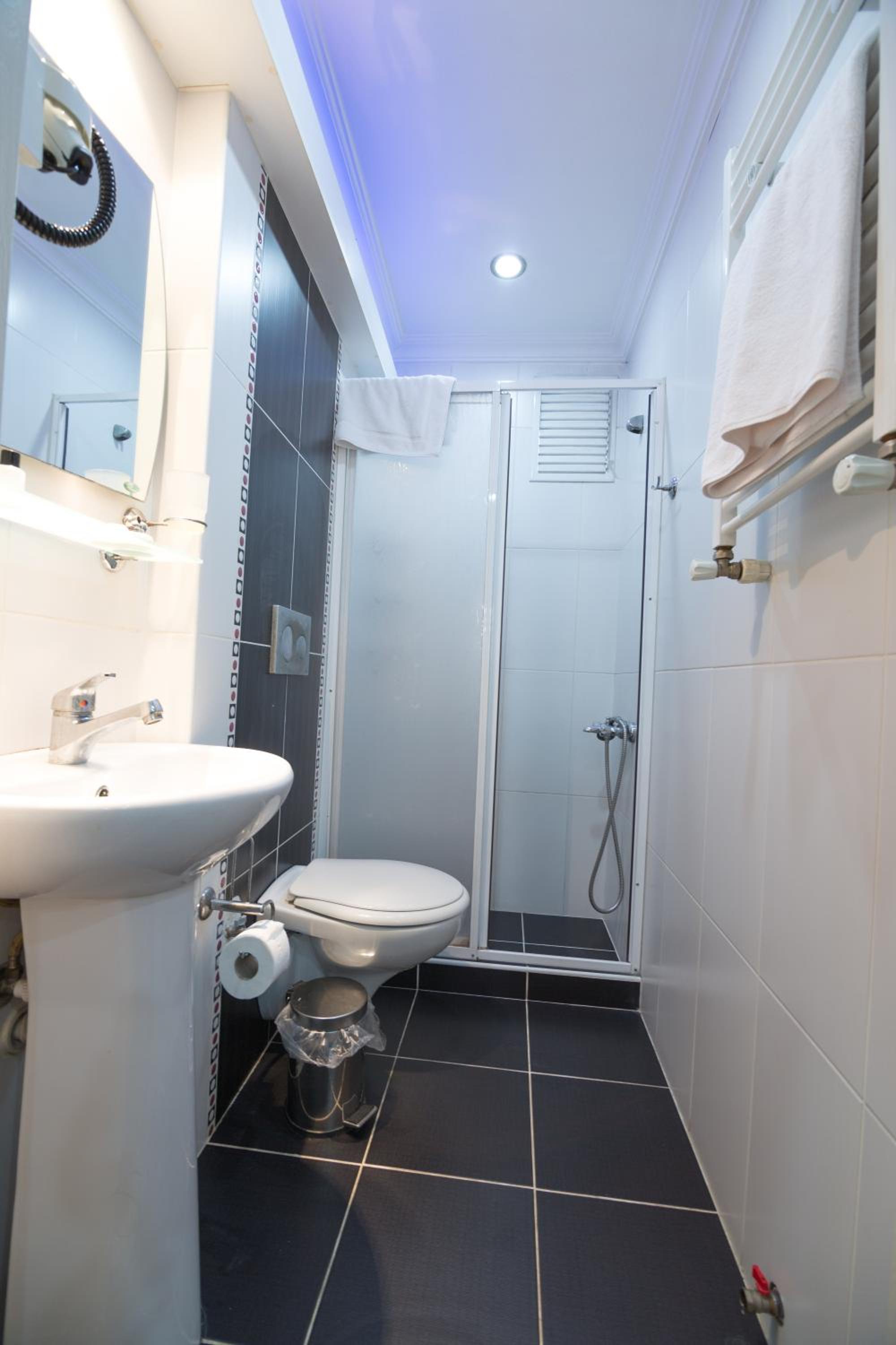 Standard Triple Room photo 2