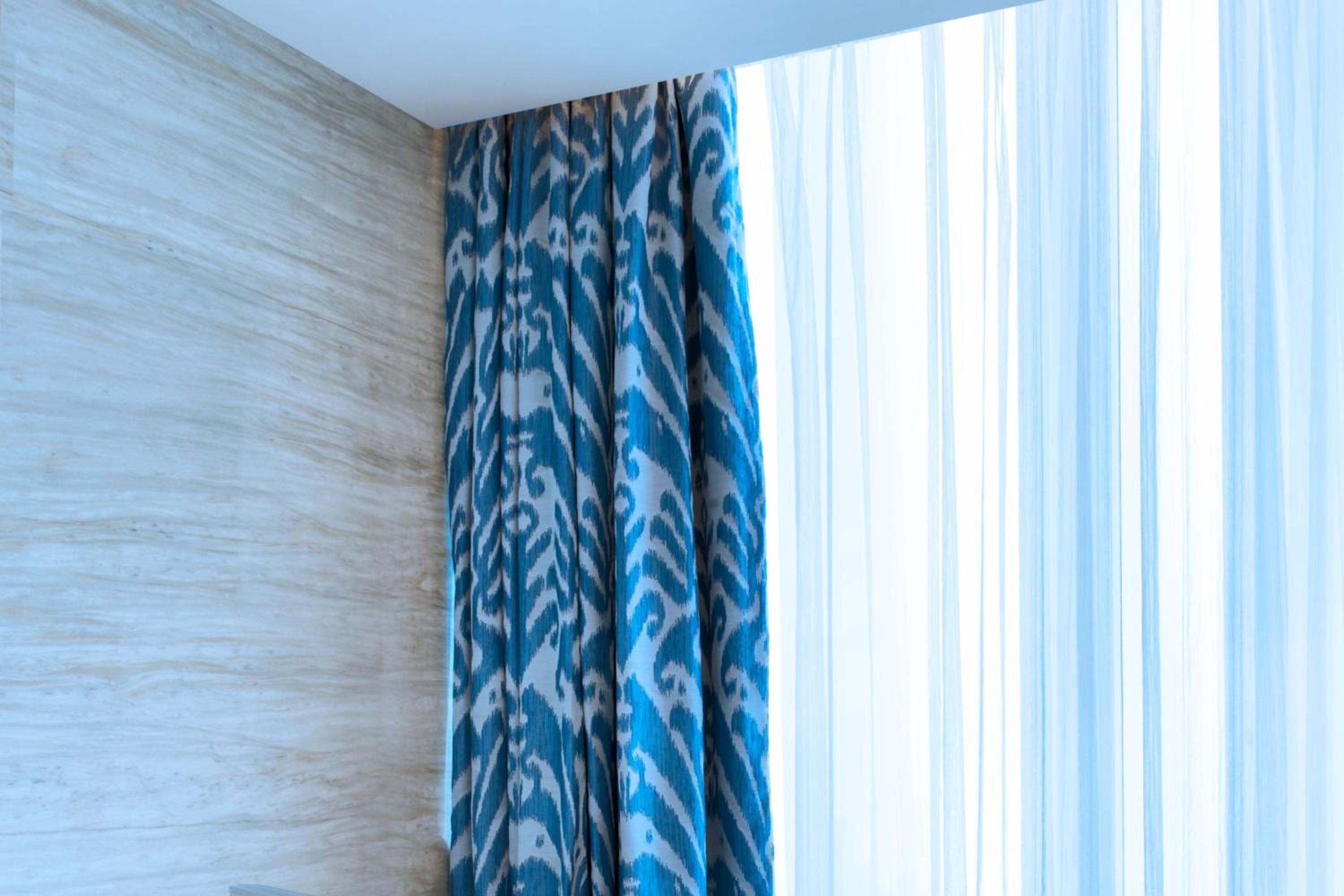 Ambassador suite with 2 rooms bedroom, 1king bedroom; 2queen bedroom