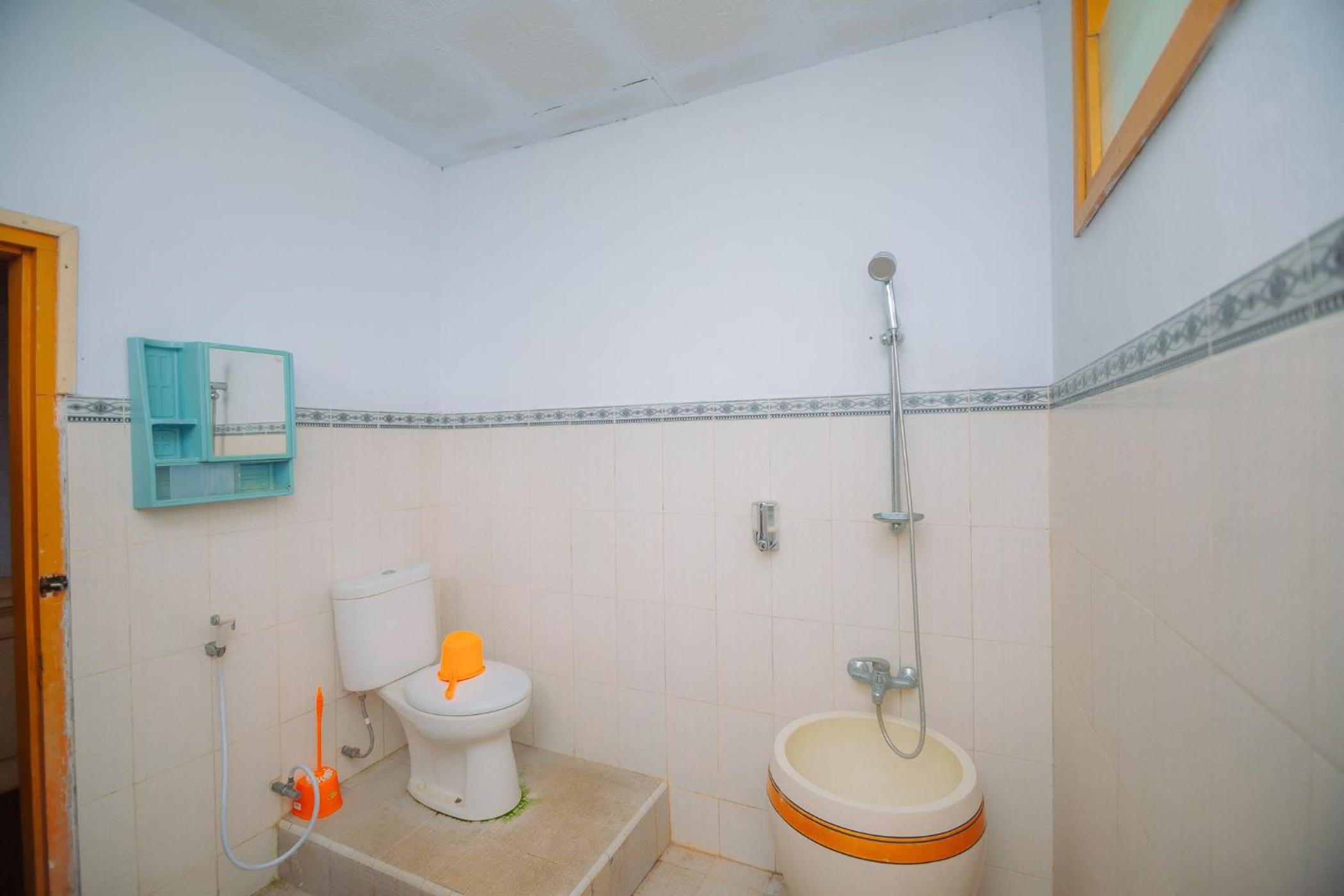Family Room with Private Bathroom photo 2