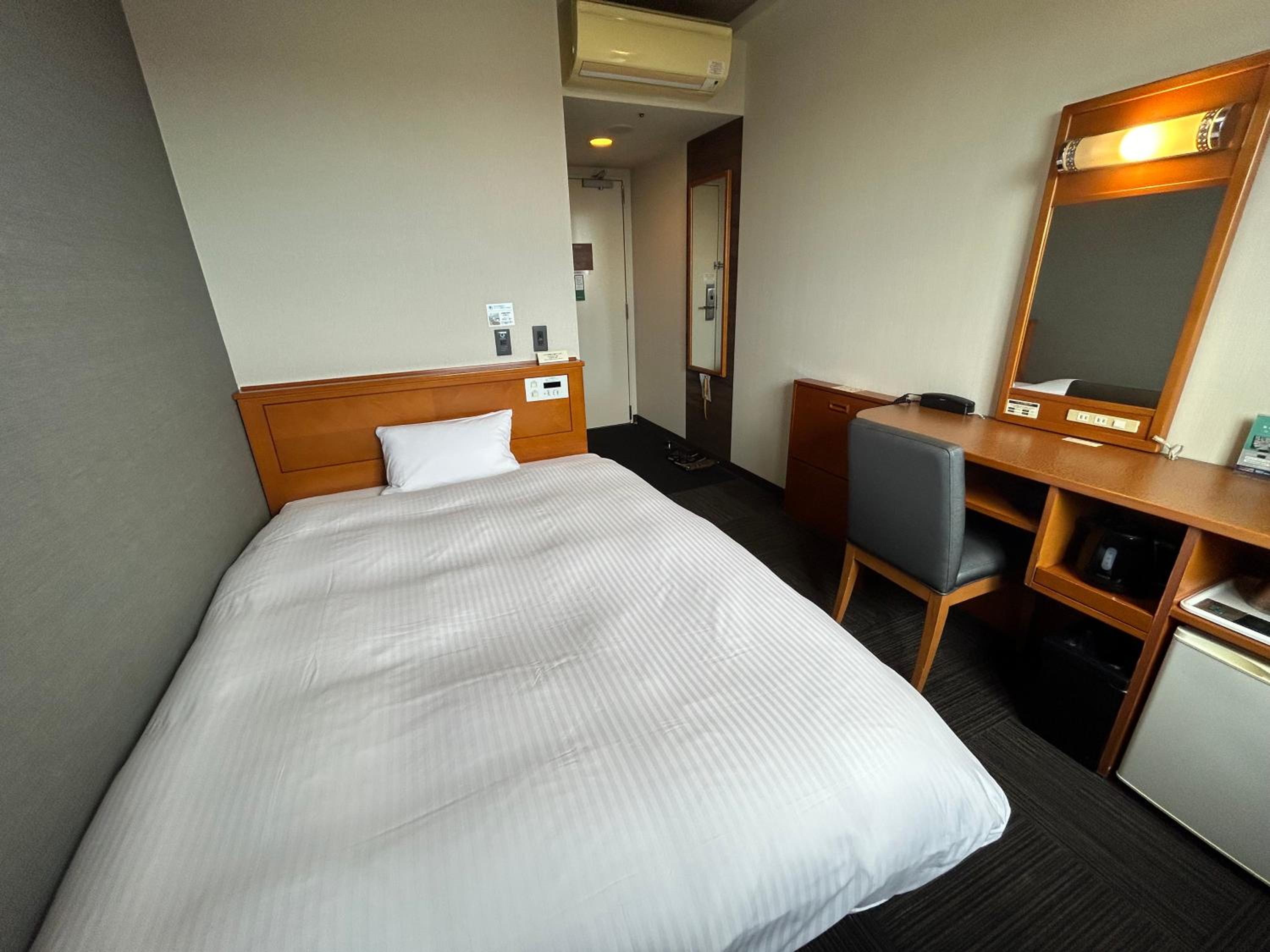 Single Room - Smoking - Photo 1