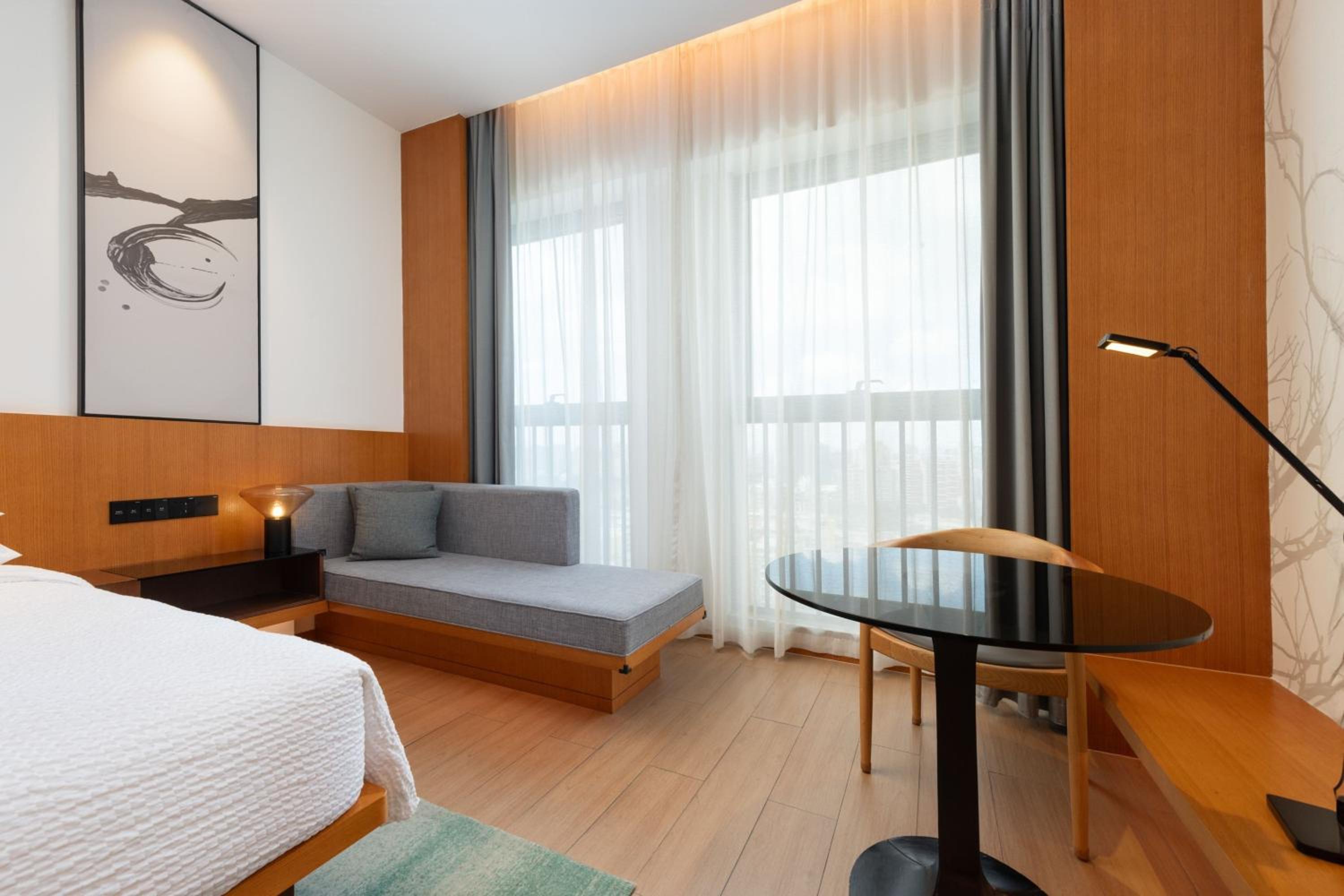 Executive, Guest room, 1 King - Photo 3