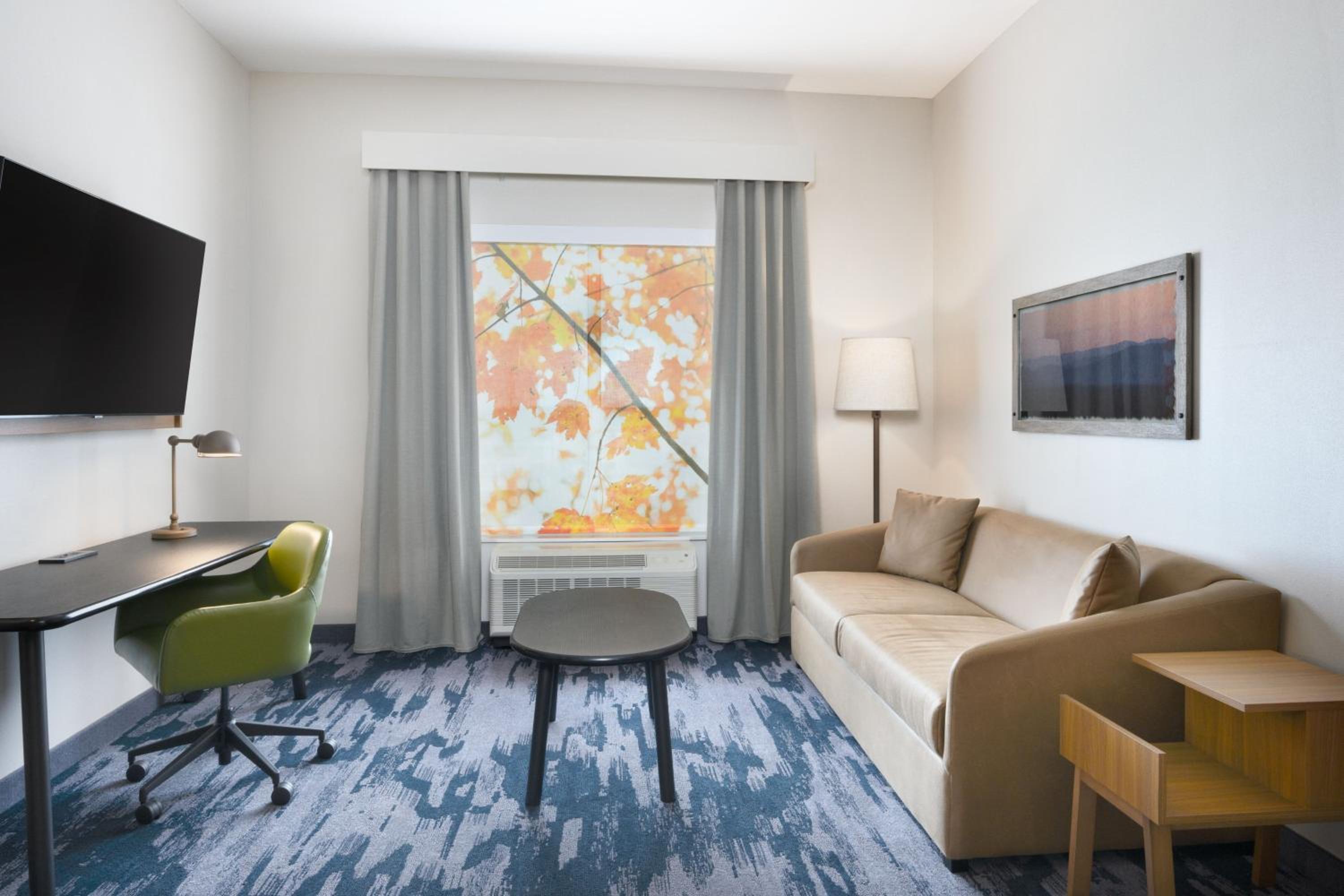 King Suite with Sofa Bed thumbnail 6