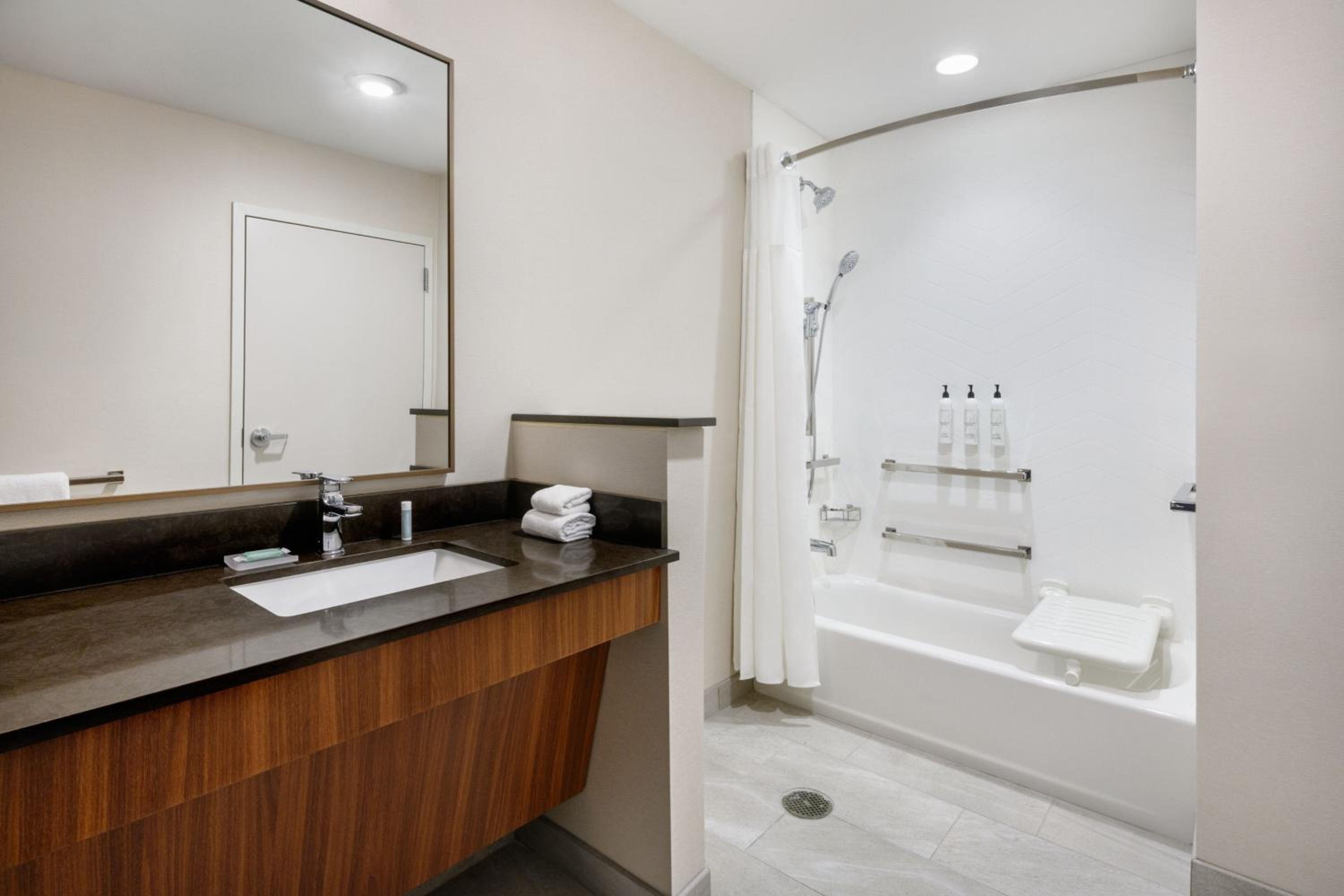 Queen Room with Two Queen Beds - Hearing Accessible