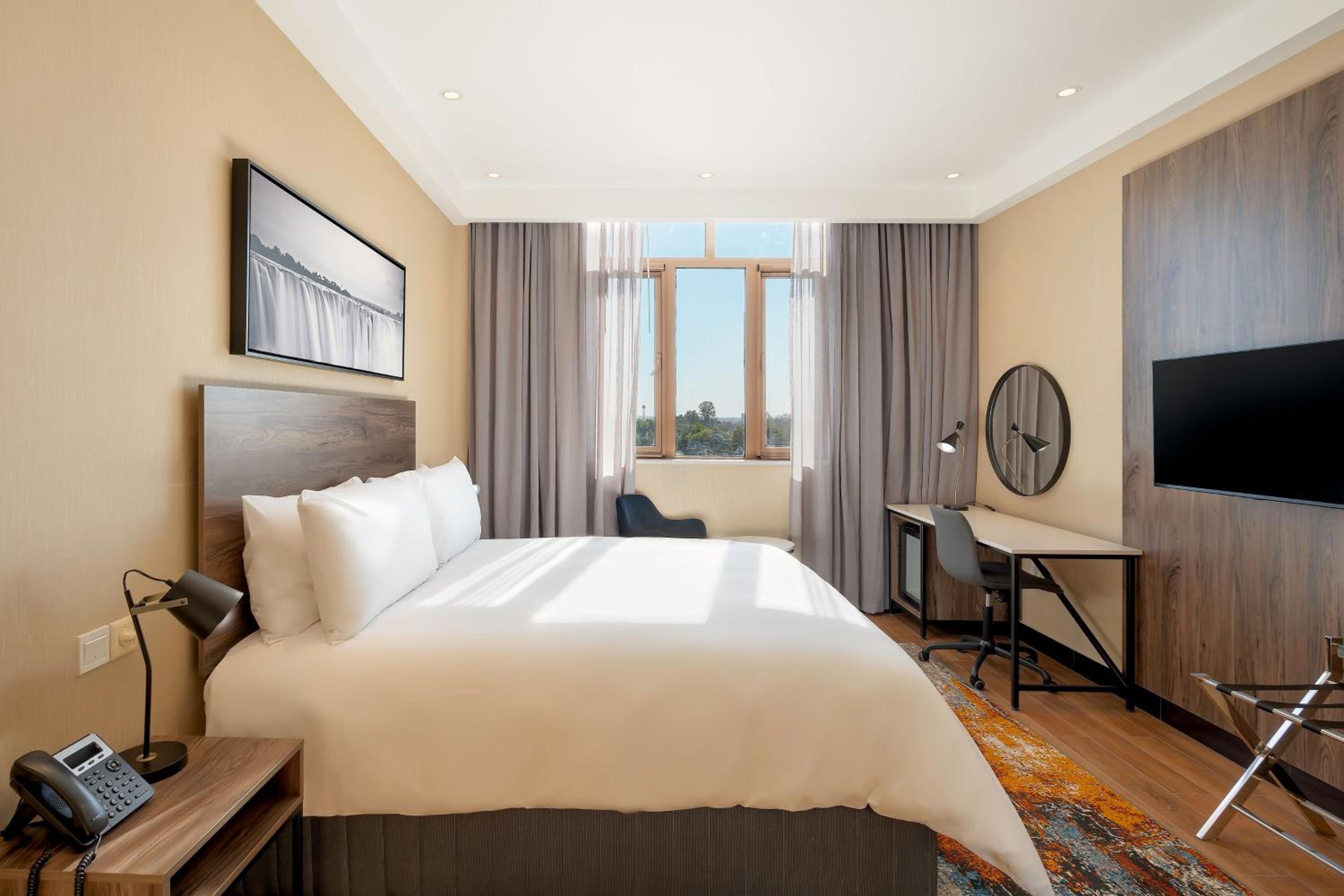 King Room with Garden View - Photo 2