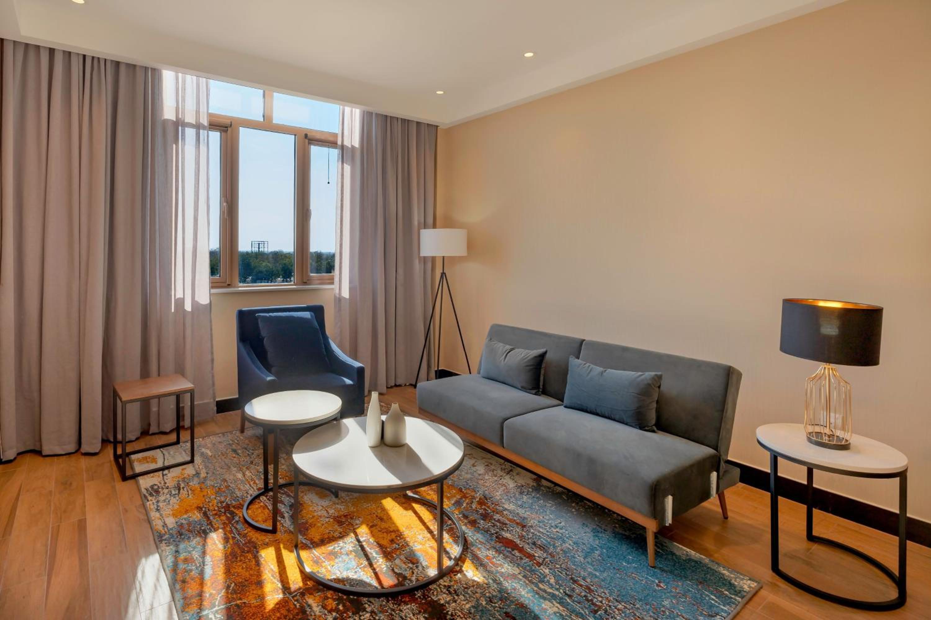 One-Bedroom King Suite with Garden View - Photo 3