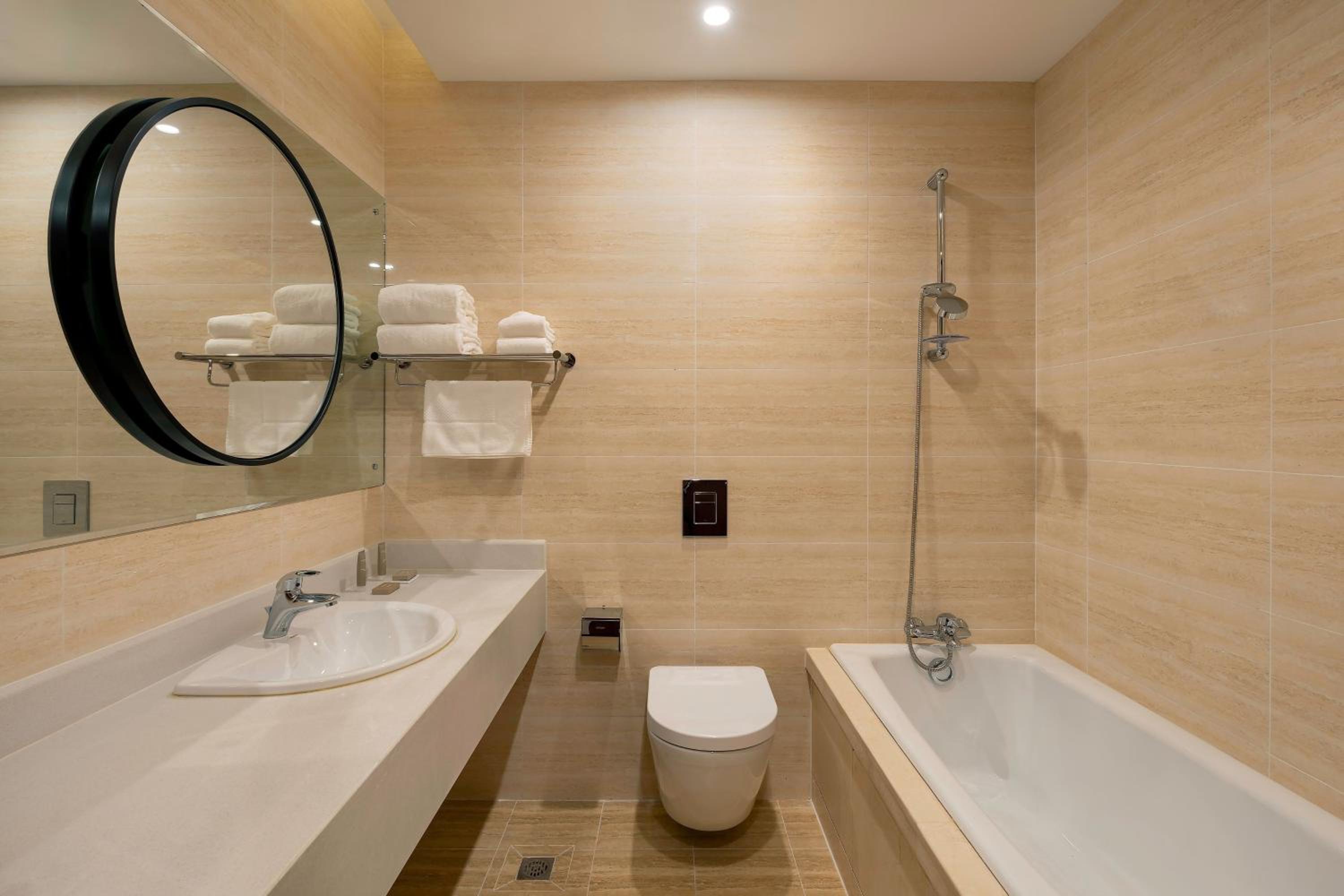One-Bedroom King Suite with Garden View - Photo 6