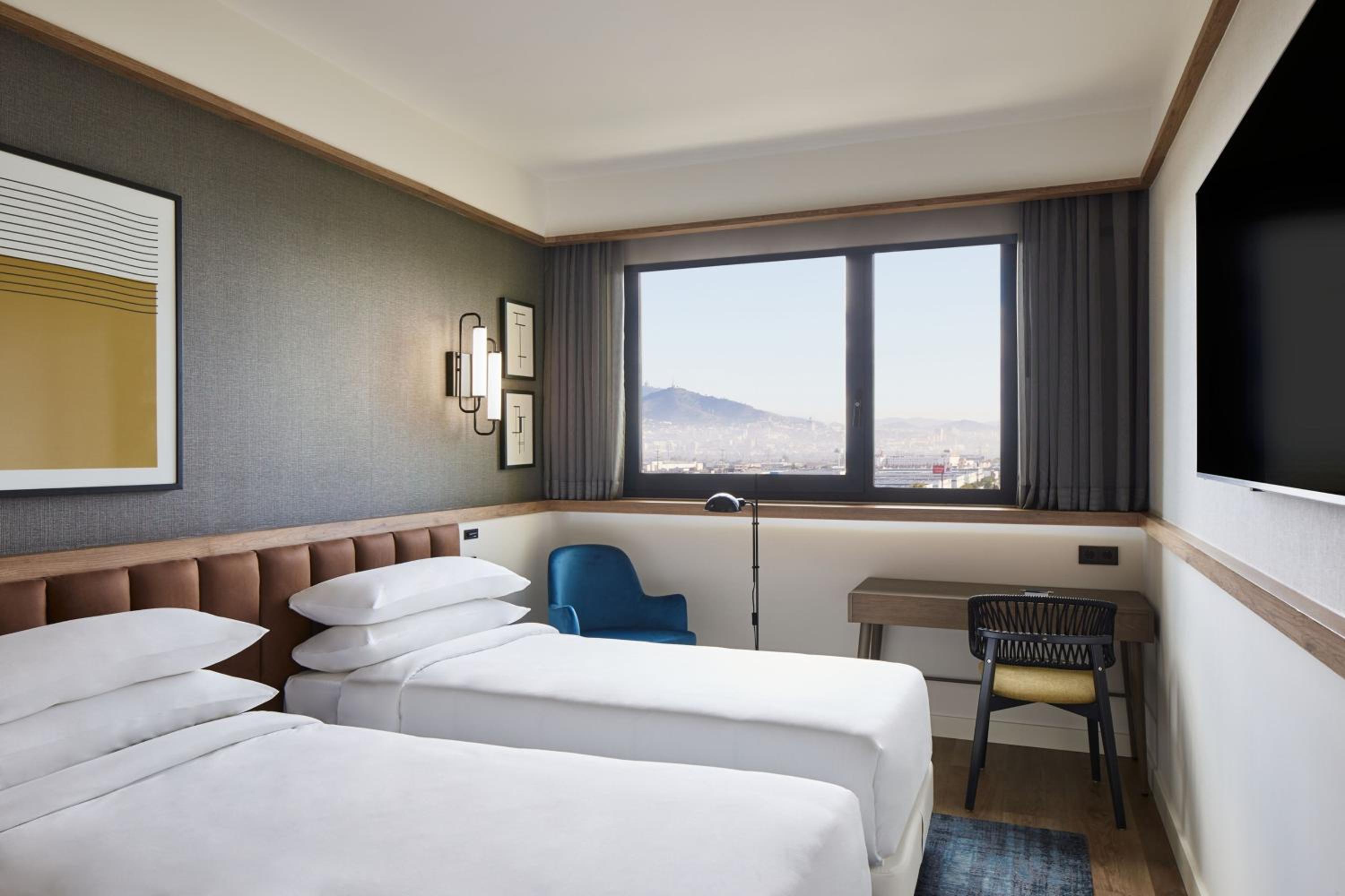 Twin Room with City View photo 3
