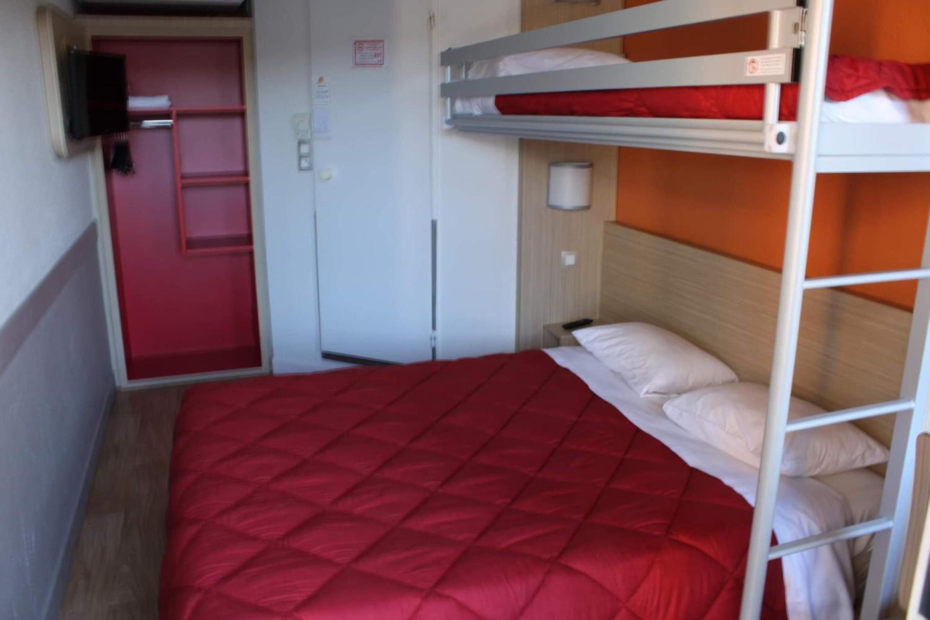 Triple Room (1 Double Bed + 1 Single Bed) - Photo 1