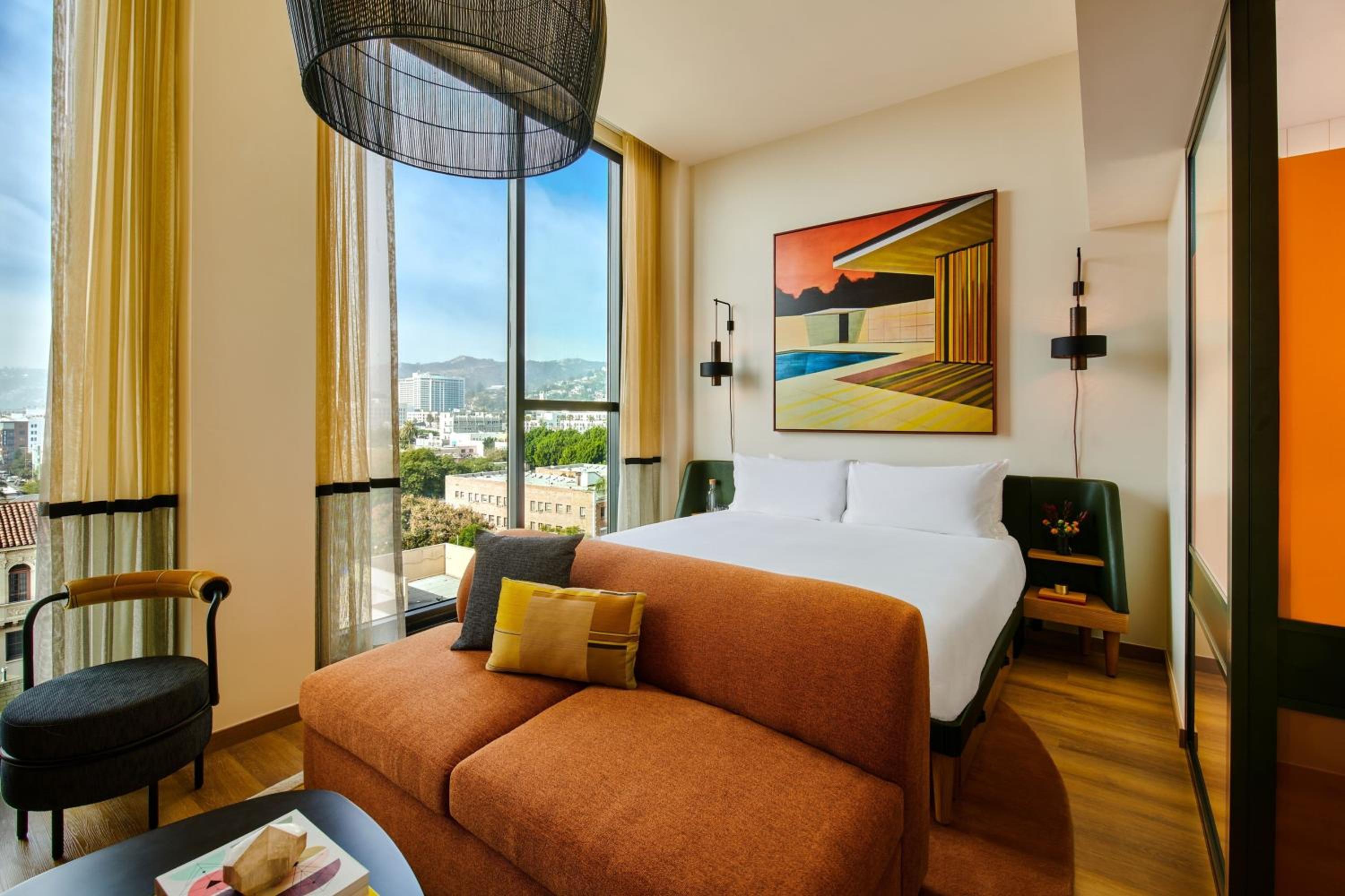 Deluxe King Room With Hollywood Hills View