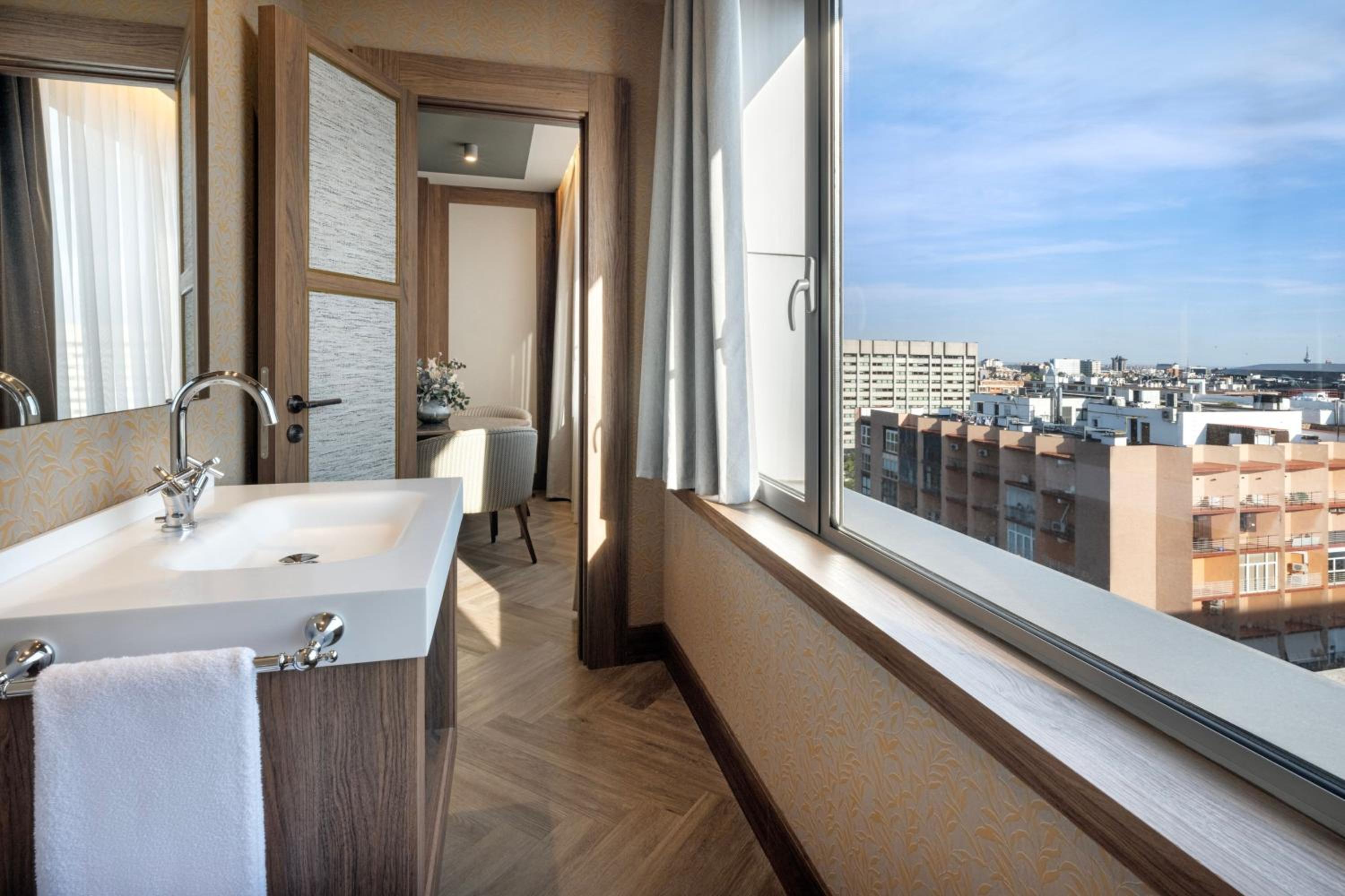 King Suite - Photo 12