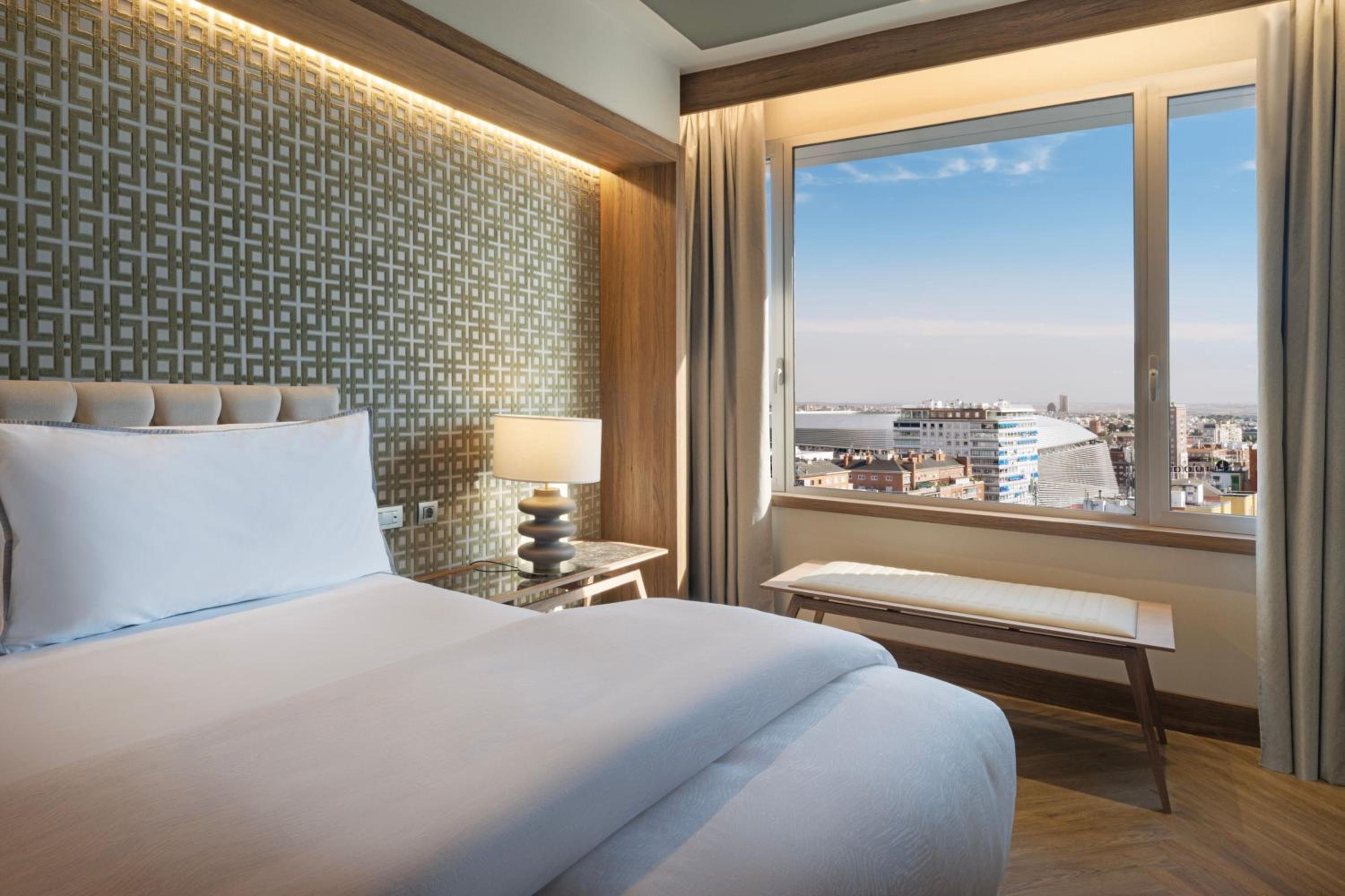 King Suite - Photo 13