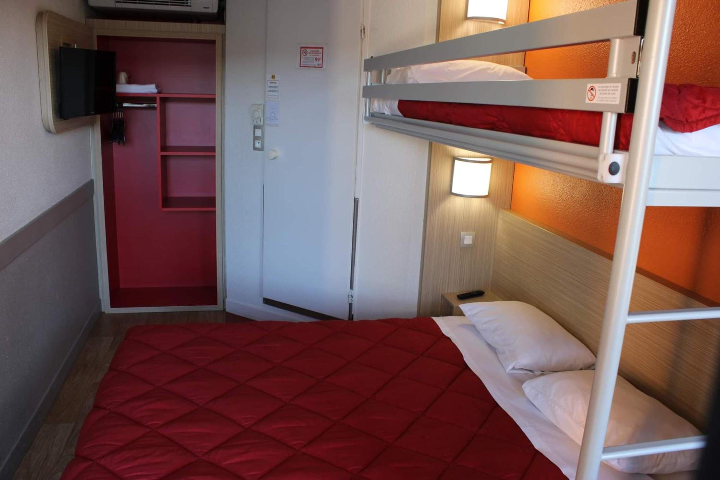 Triple Room (1 Double Bed + 1 Single Bed) - Photo 5