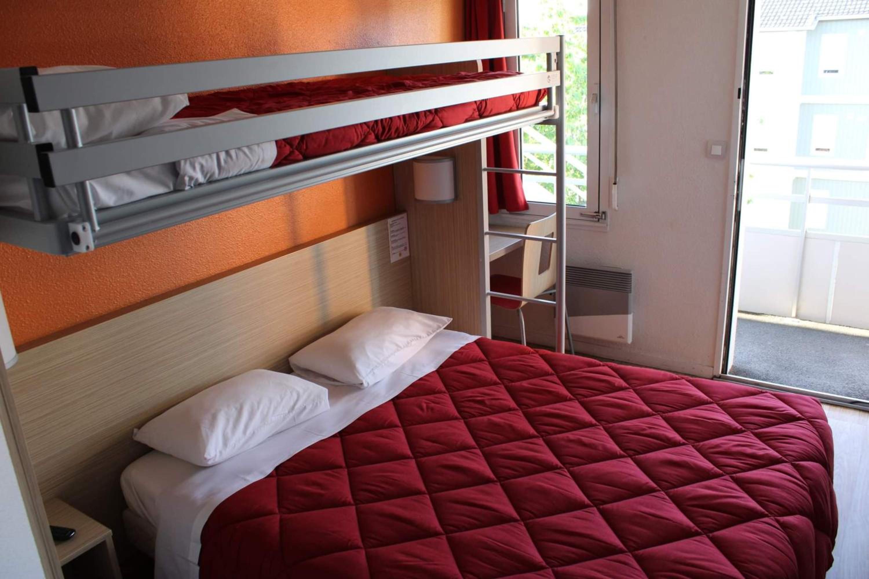 Triple Room (1 Double Bed + 1 Single Bed) - Photo 4