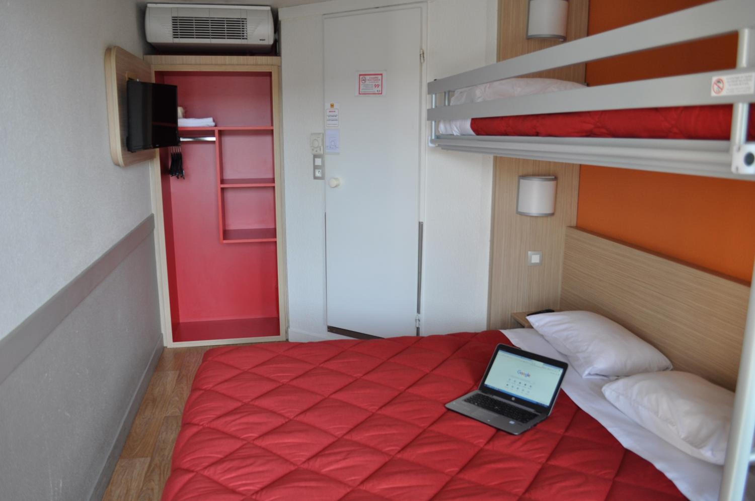 Triple Room (1 Double Bed + 1 Single Bed) - Photo 6