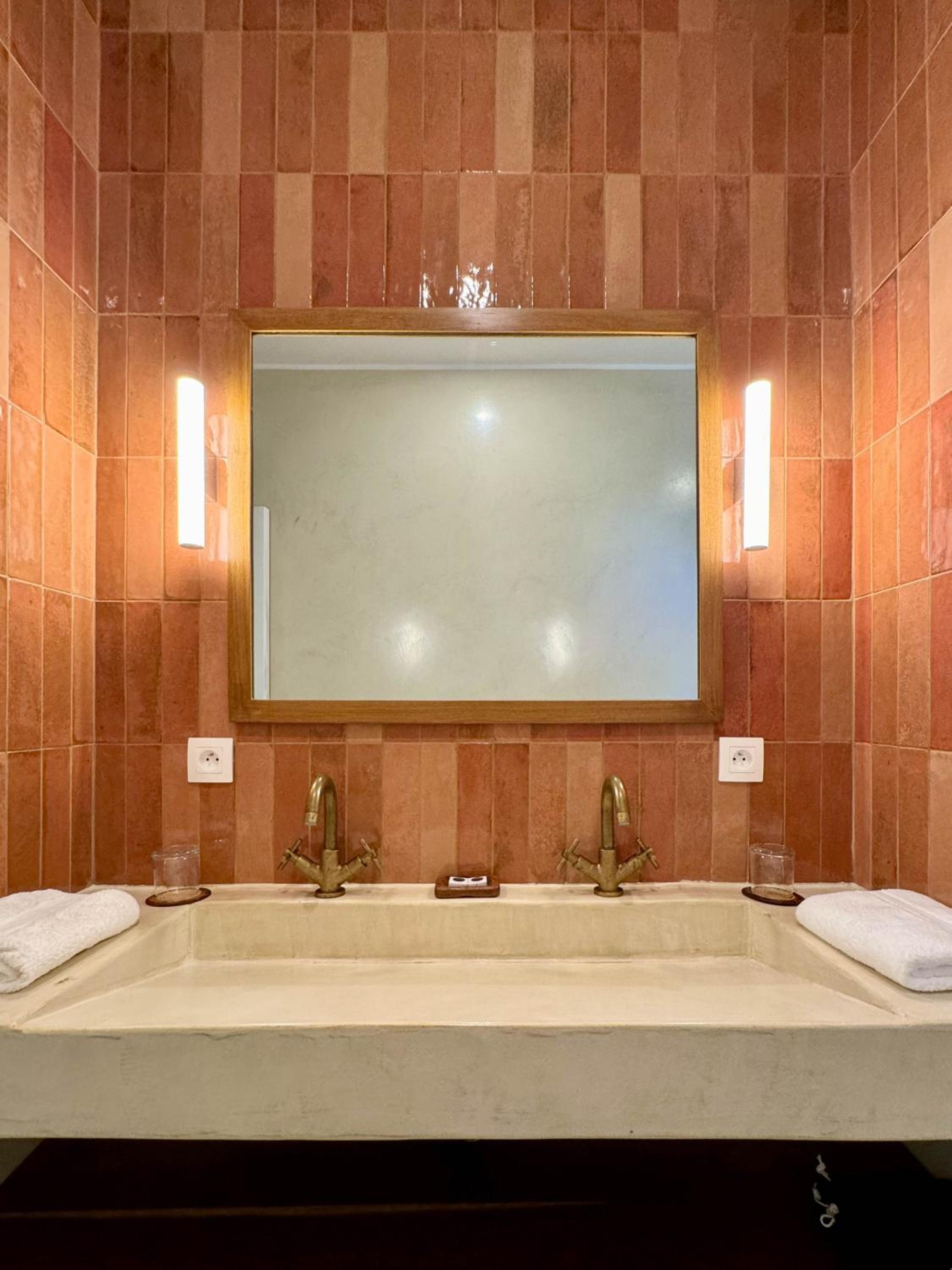Queen Room with Pool View photo 2