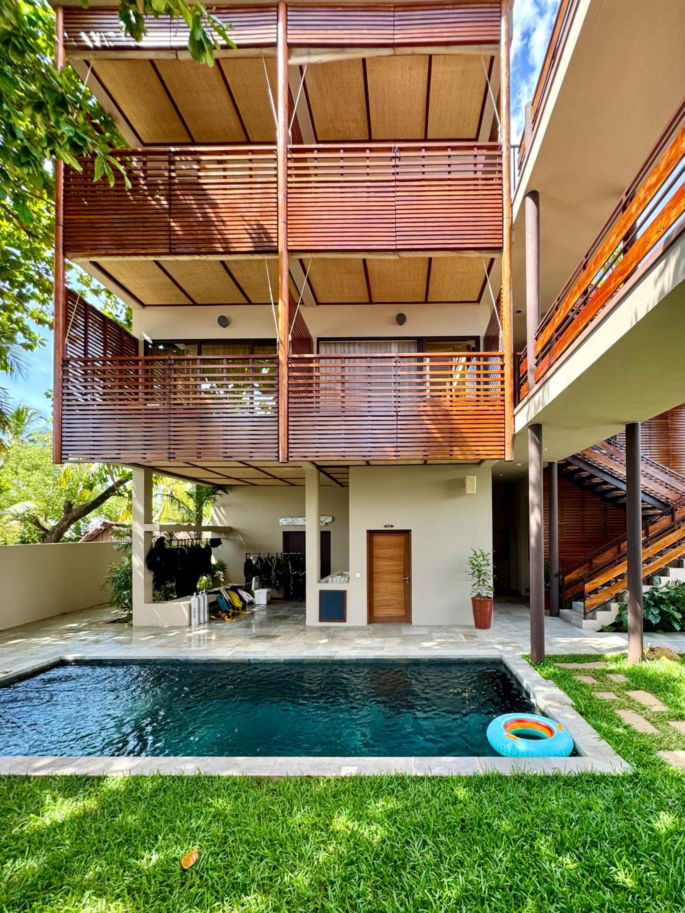 Queen Room with Pool View photo 3