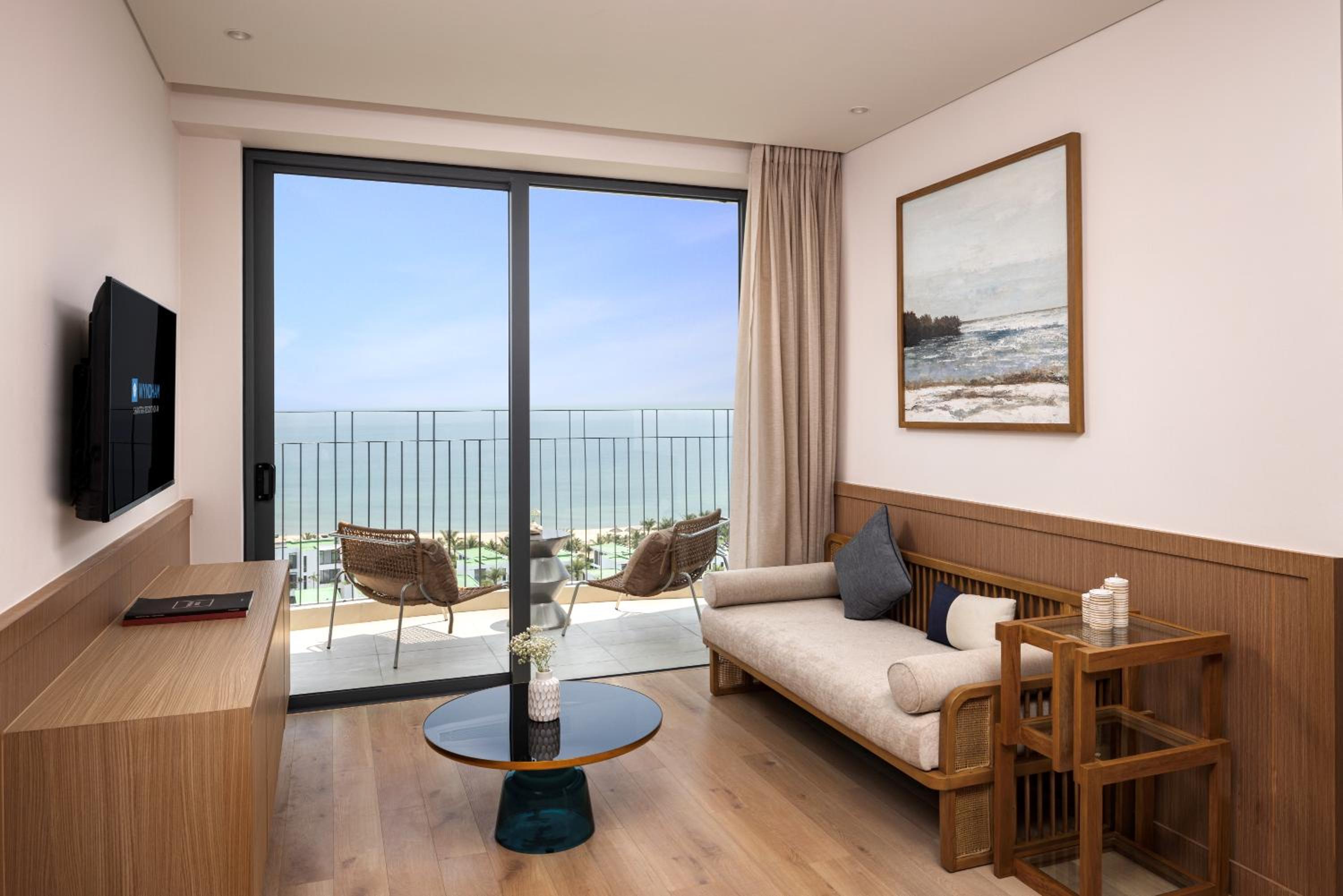 Three-Bedroom Luxury Suite with Ocean View