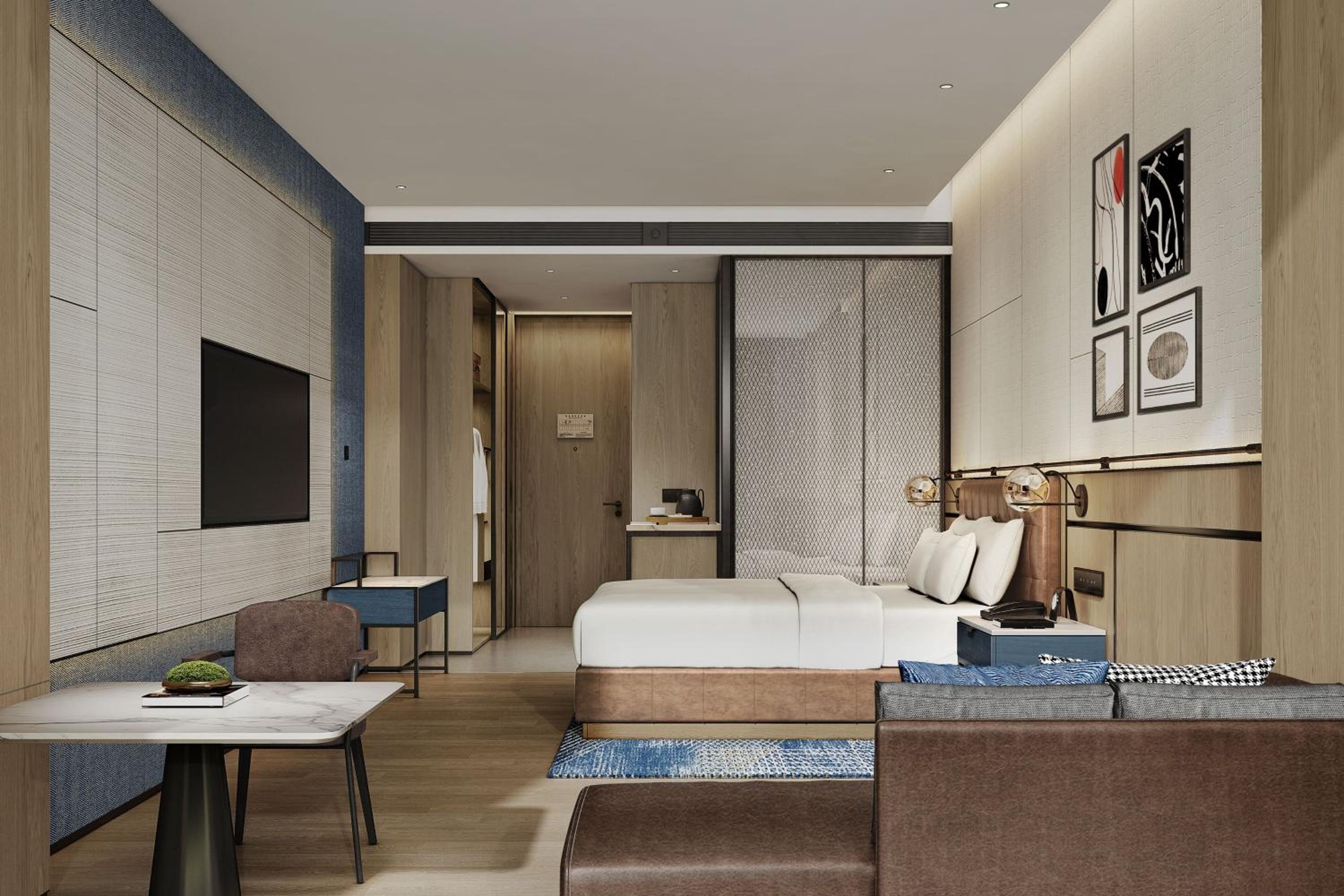 Elegant King Room and City View