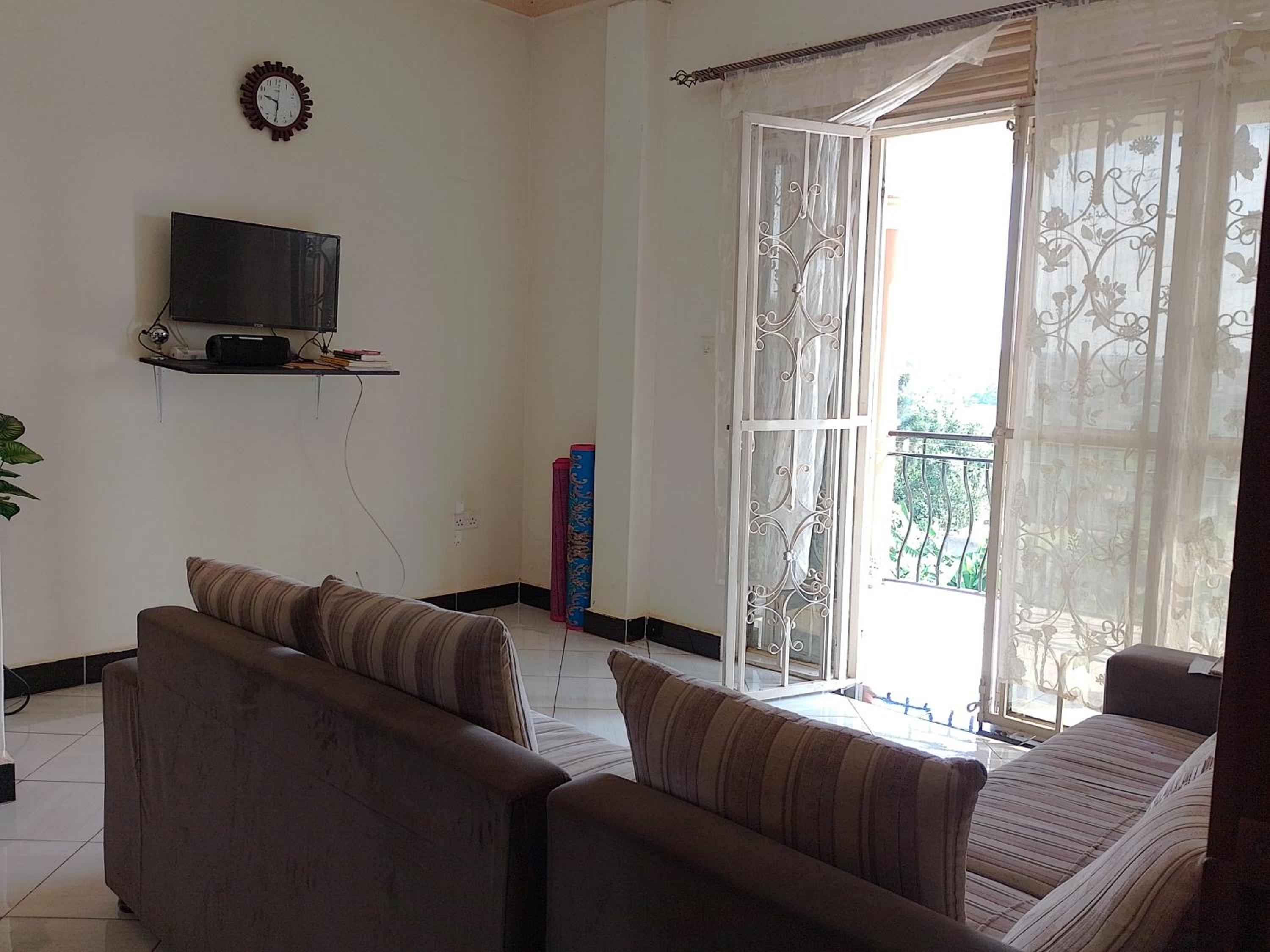 One-Bedroom Apartment photo 1