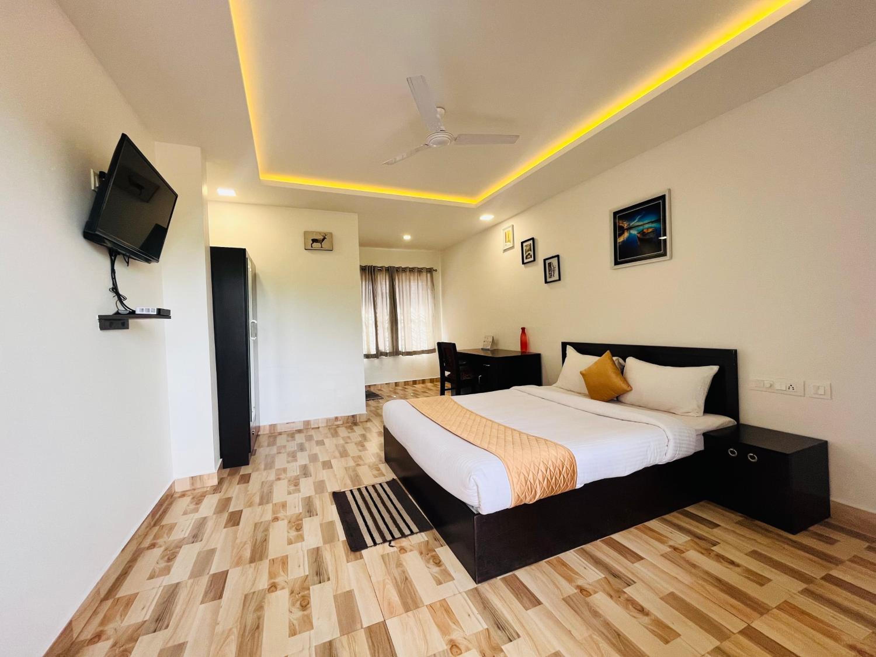 Five-Bedroom House photo 1