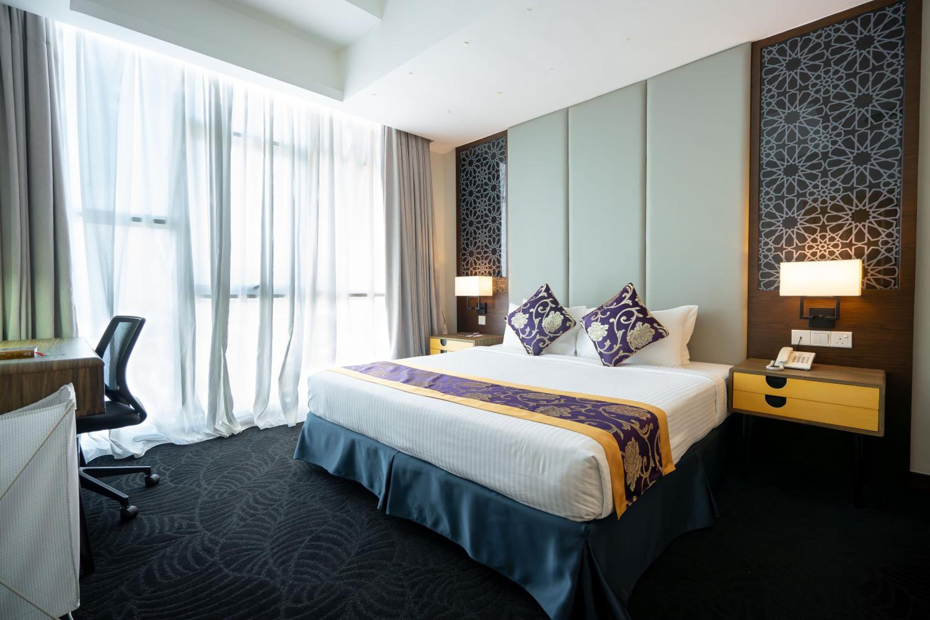 Executive Suite - Photo 10