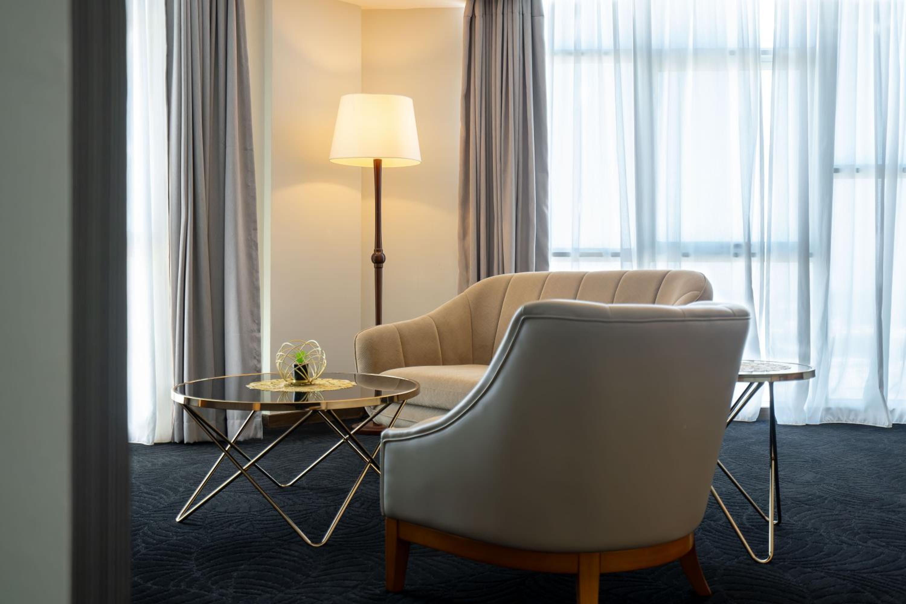 Executive Suite - Photo 12