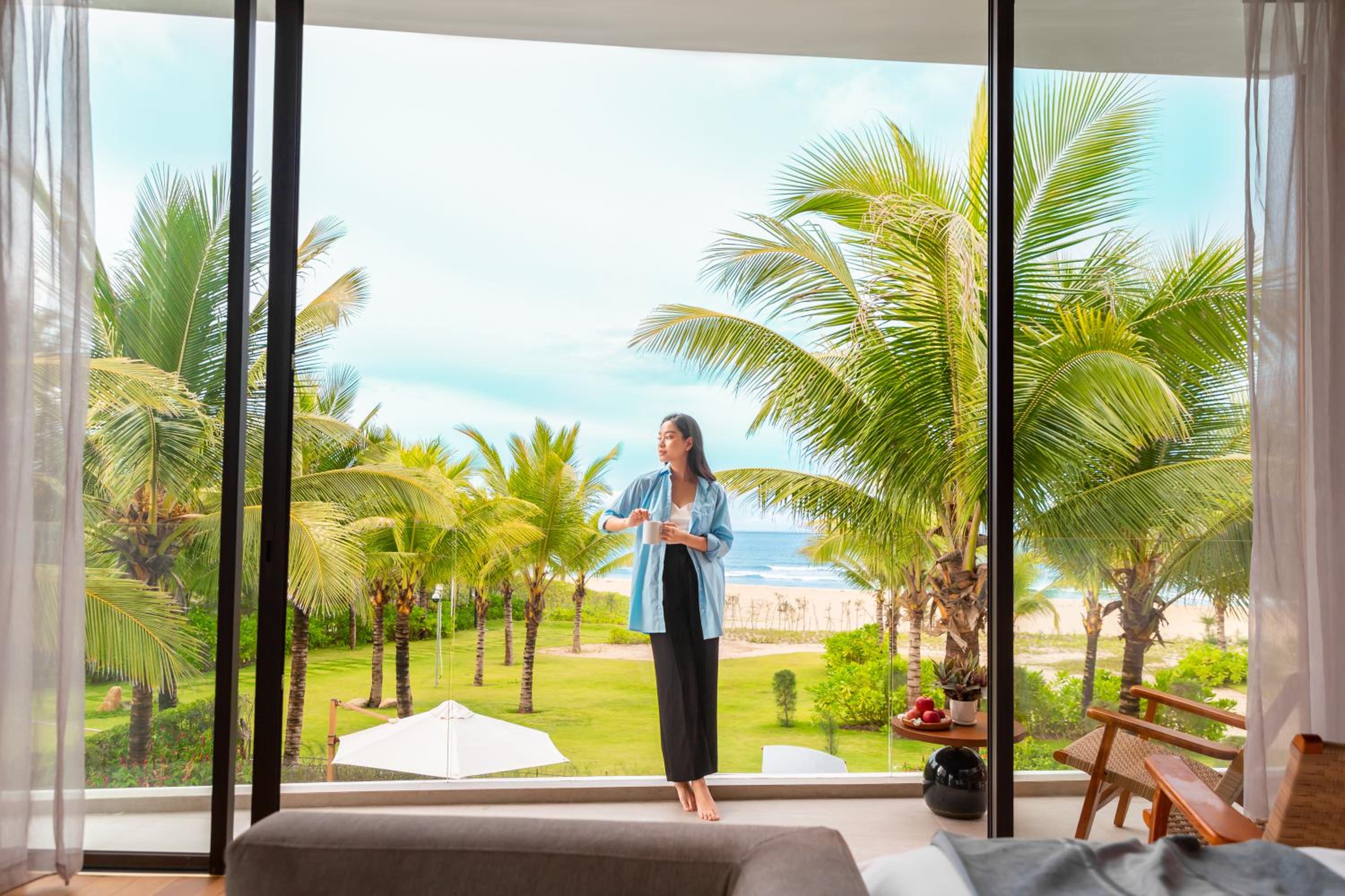 Three-Bedroom Villa with Private Pool - Beachfront - Photo 5