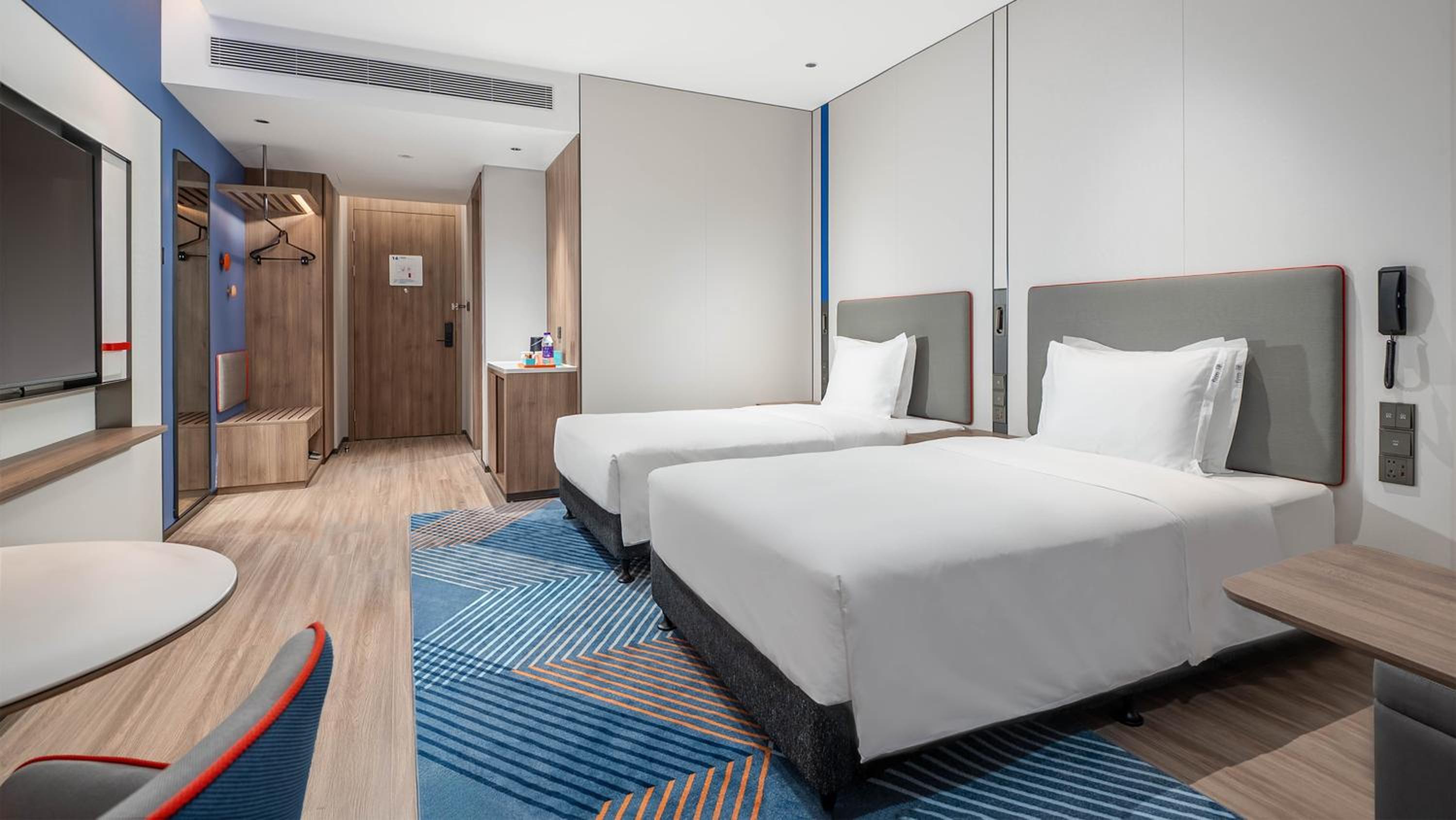 Standard Twin Room with Two Twin Beds photo 1