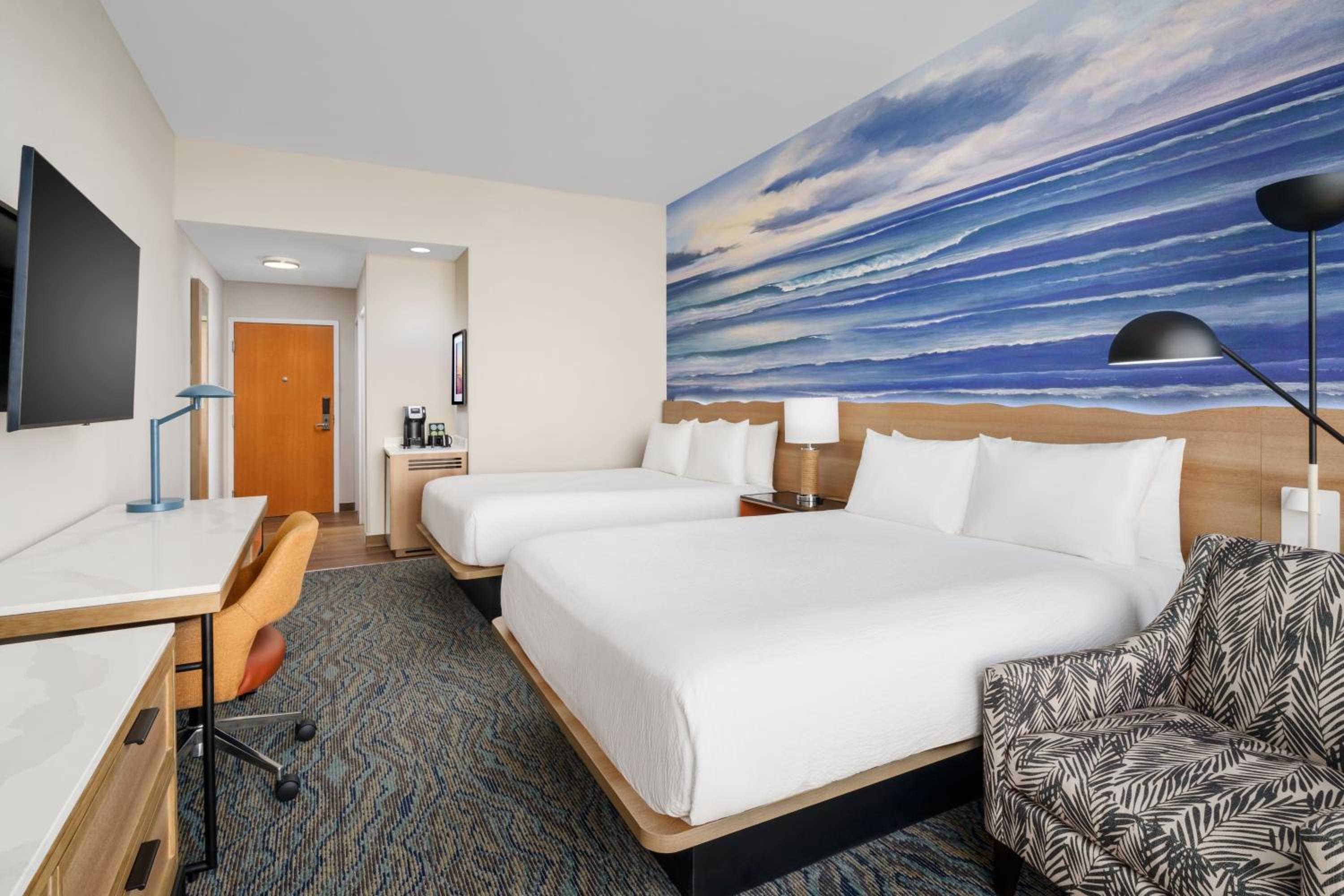 Queen Room with Two Queen Beds - Ocean View - Photo 3